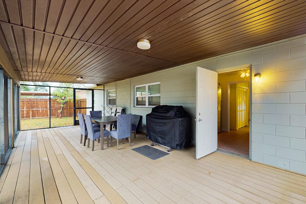 Cozy home with screened lanai foosball and fenced yard