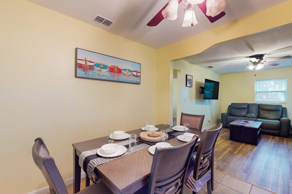 Cozy home with screened lanai foosball and fenced yard