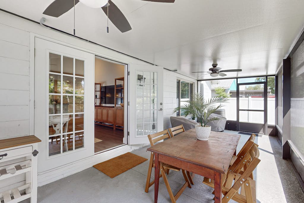 Fully renovated family friendly with covered patio hot tub central location