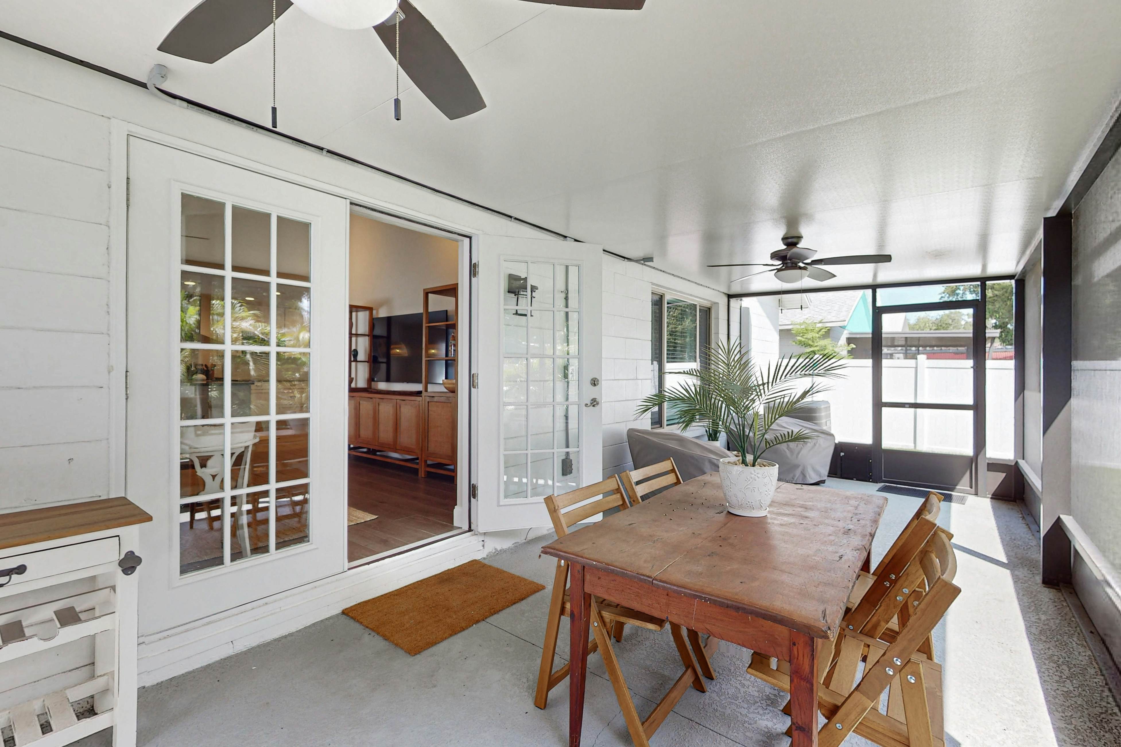 Fully renovated family friendly with covered patio hot tub central location