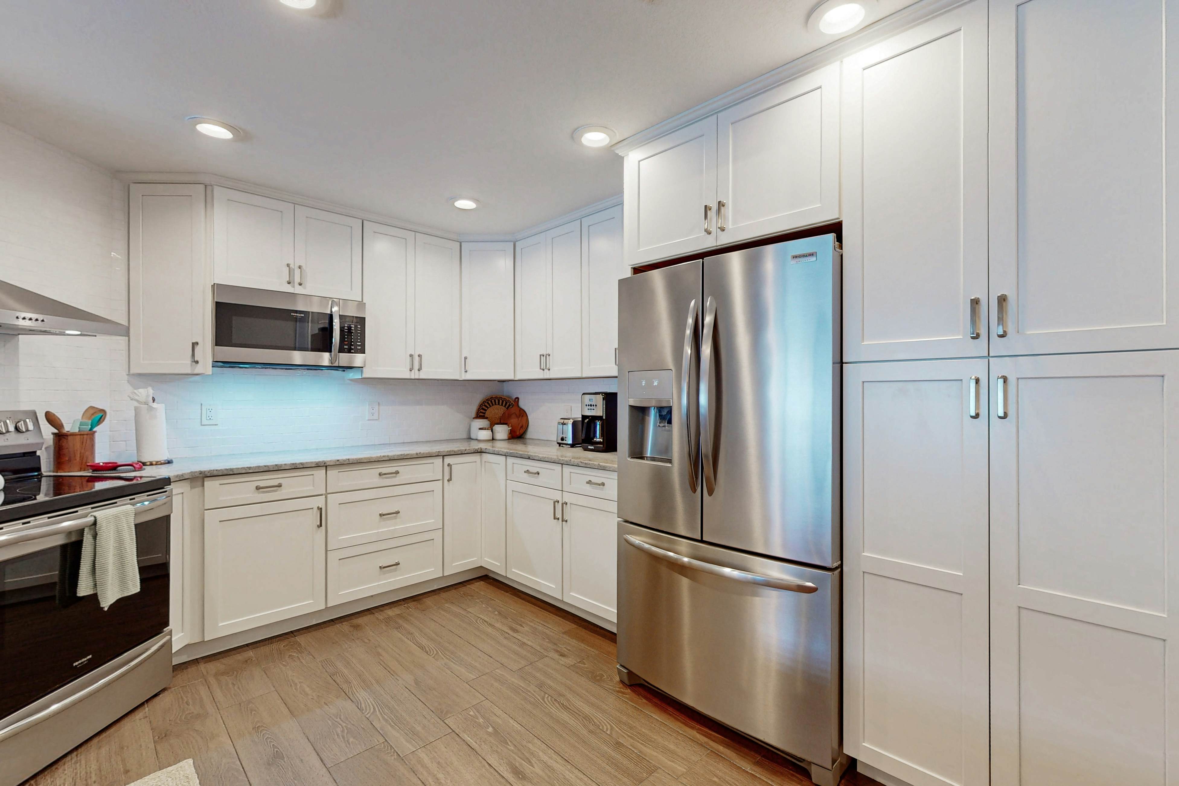 Fully renovated family friendly with covered patio hot tub central location