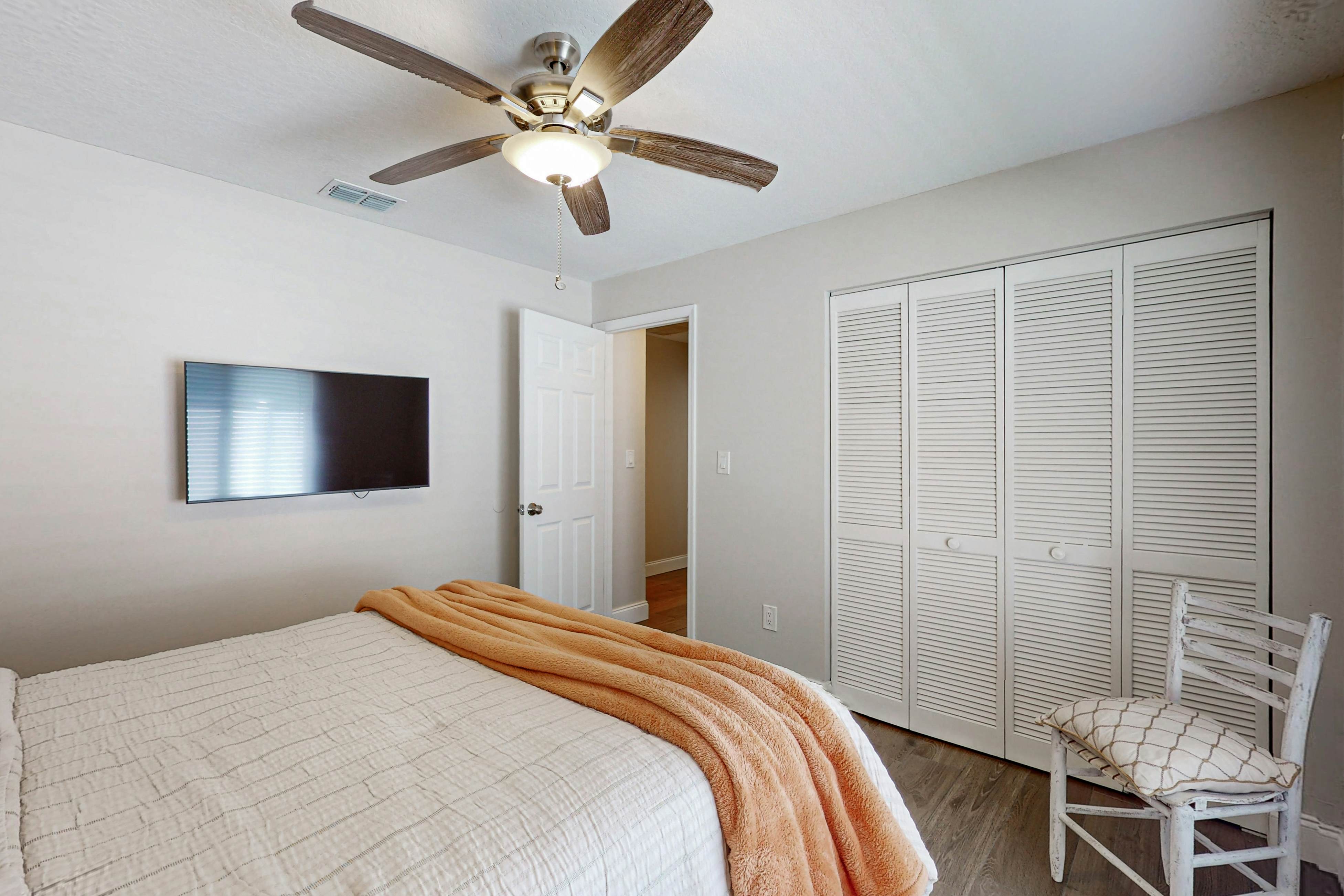 Fully renovated family friendly with covered patio hot tub central location