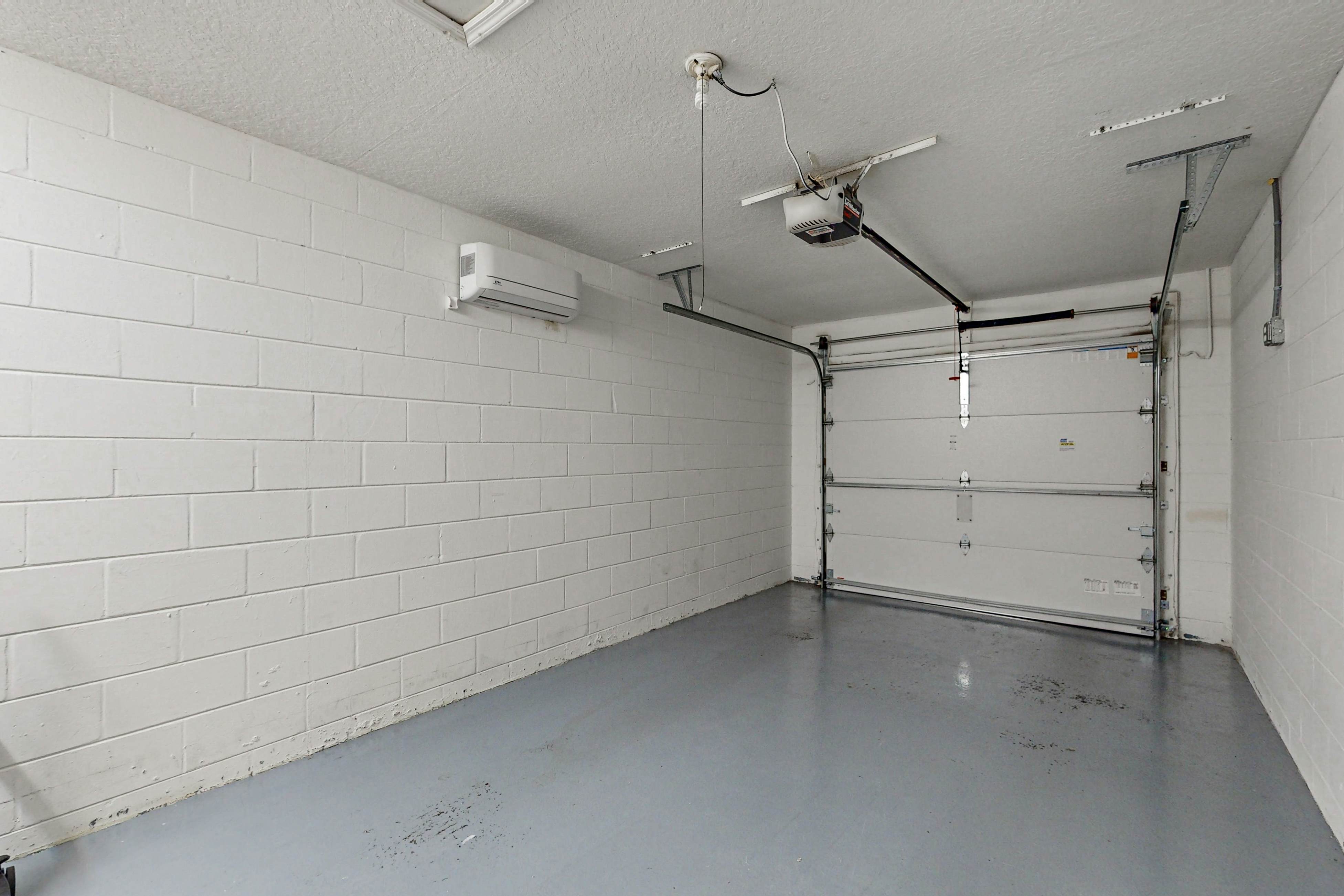 Fully renovated family friendly with covered patio hot tub central location