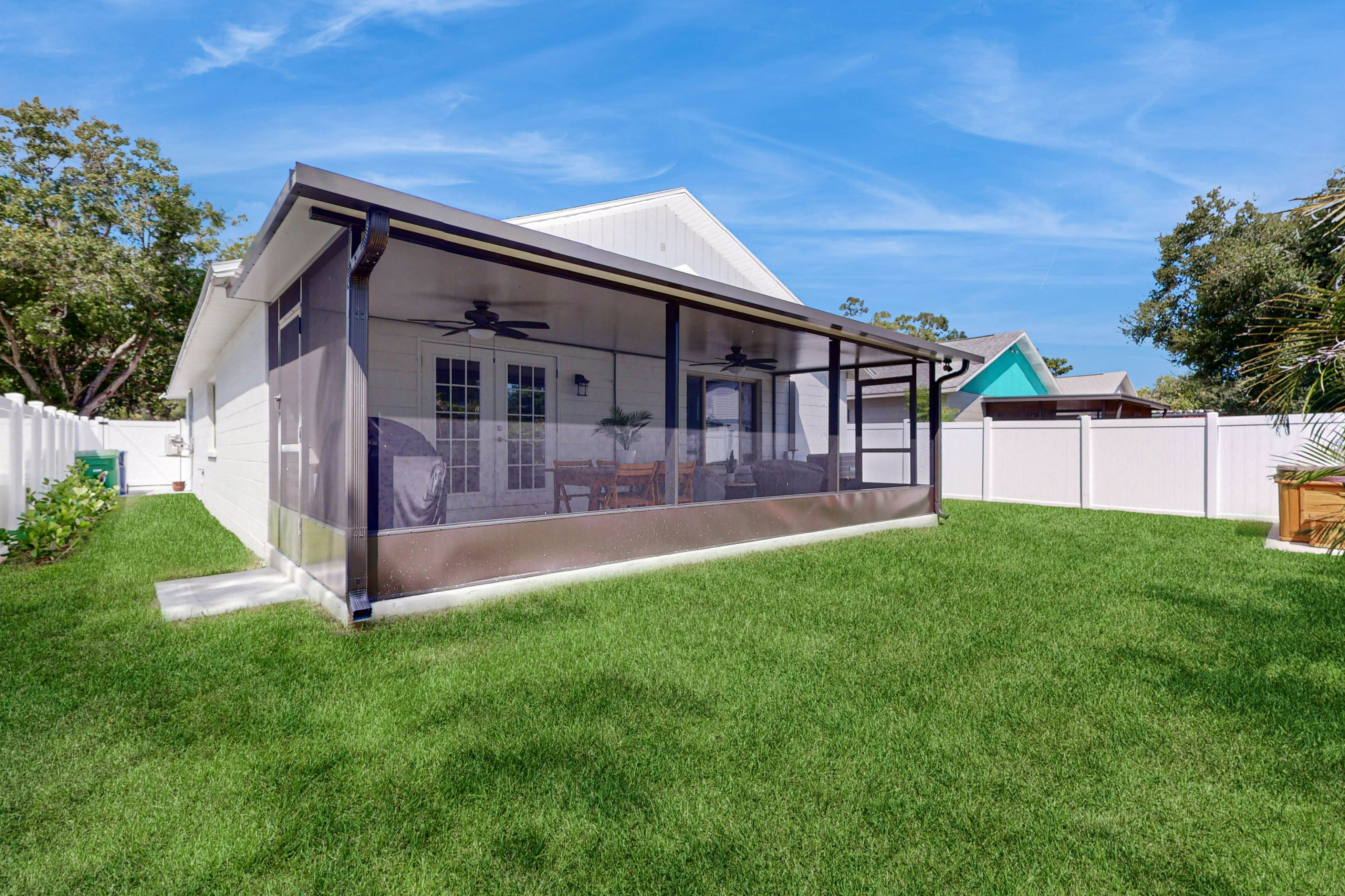 Fully renovated family friendly with covered patio hot tub central location