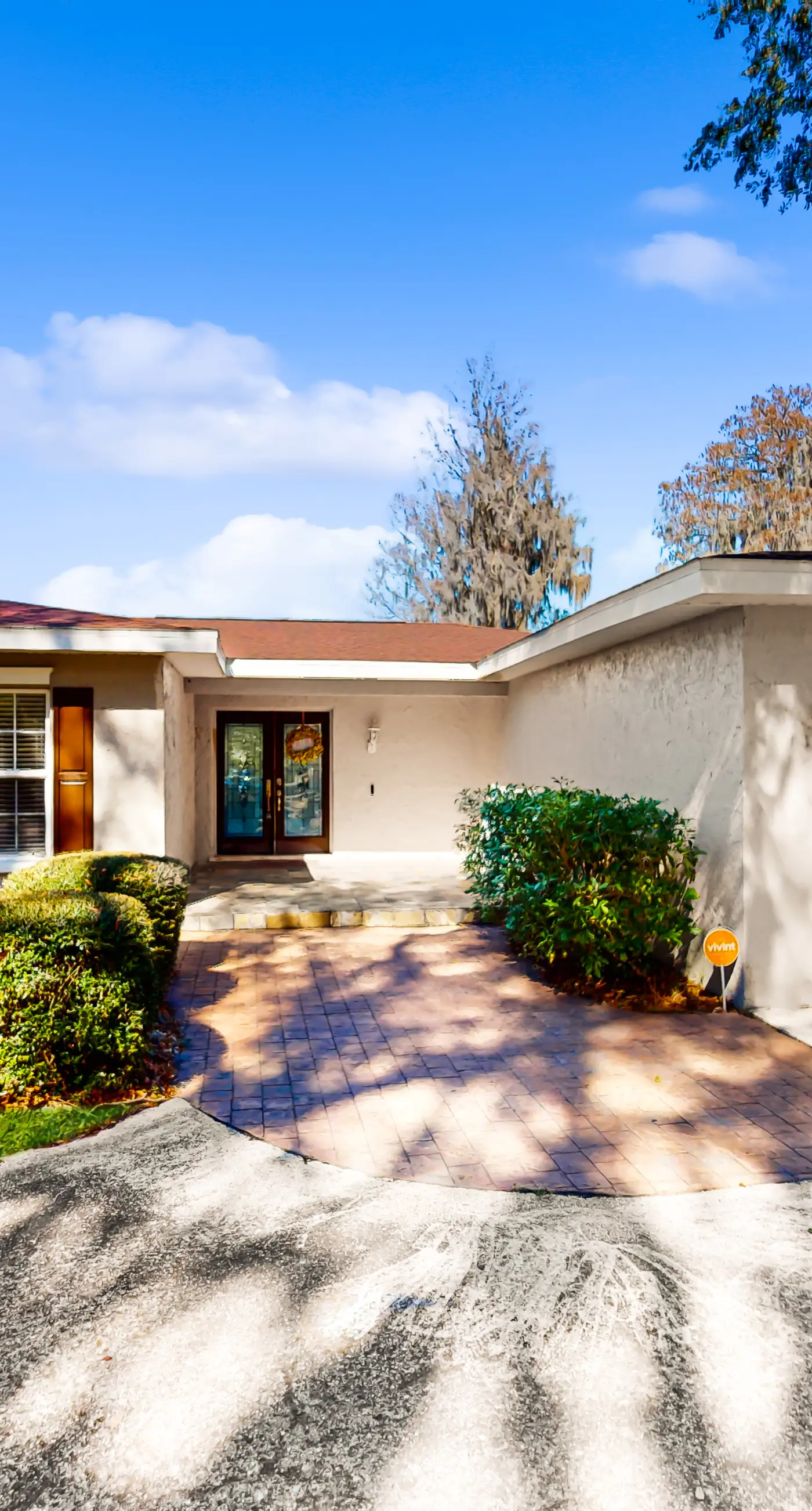 Riverfront home near downtown Tampa with panoramic river views streaming WD