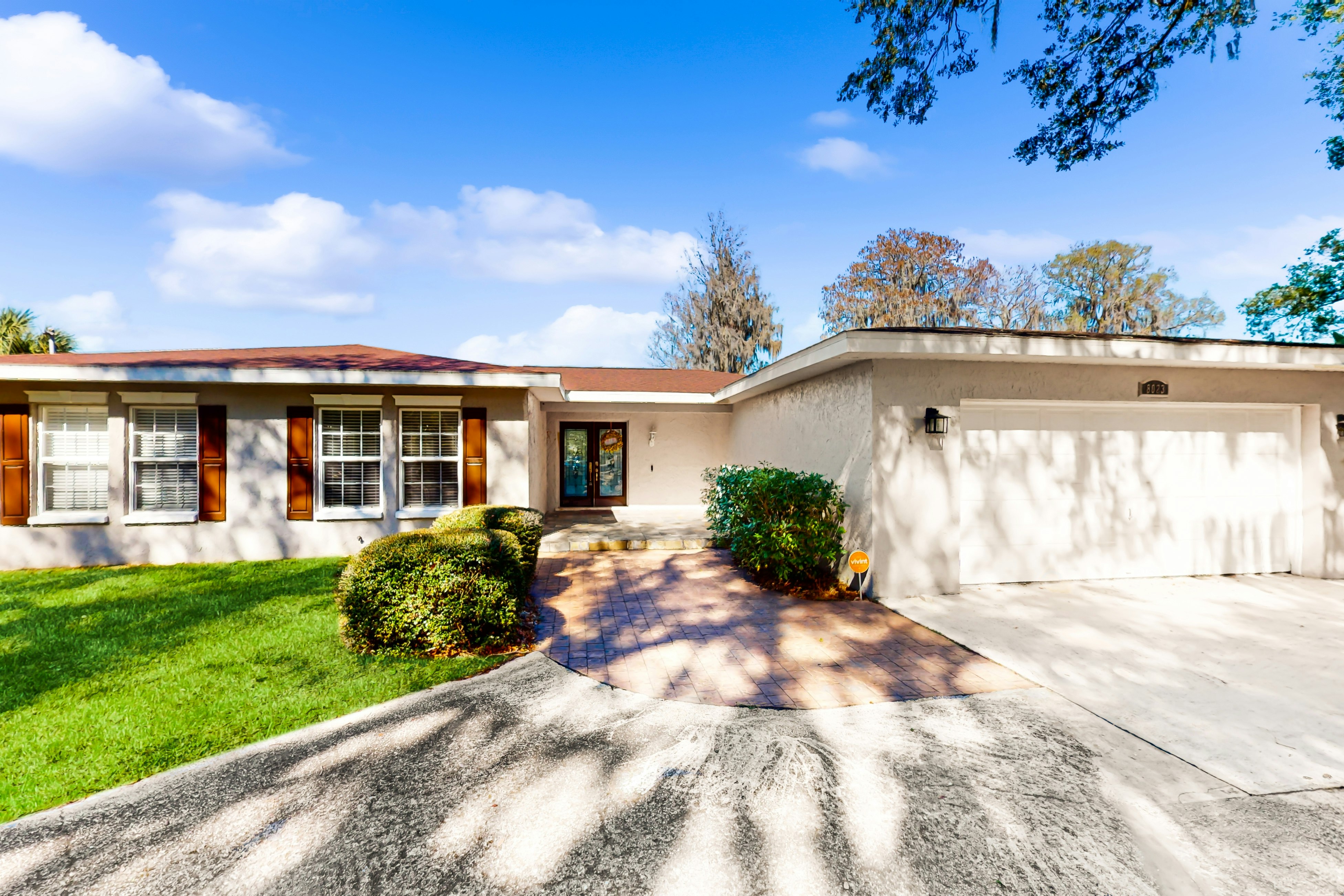 Riverfront home near downtown Tampa with panoramic river views, streaming, W/D