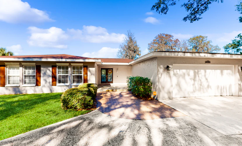 Riverfront home near downtown Tampa with panoramic river views streaming WD