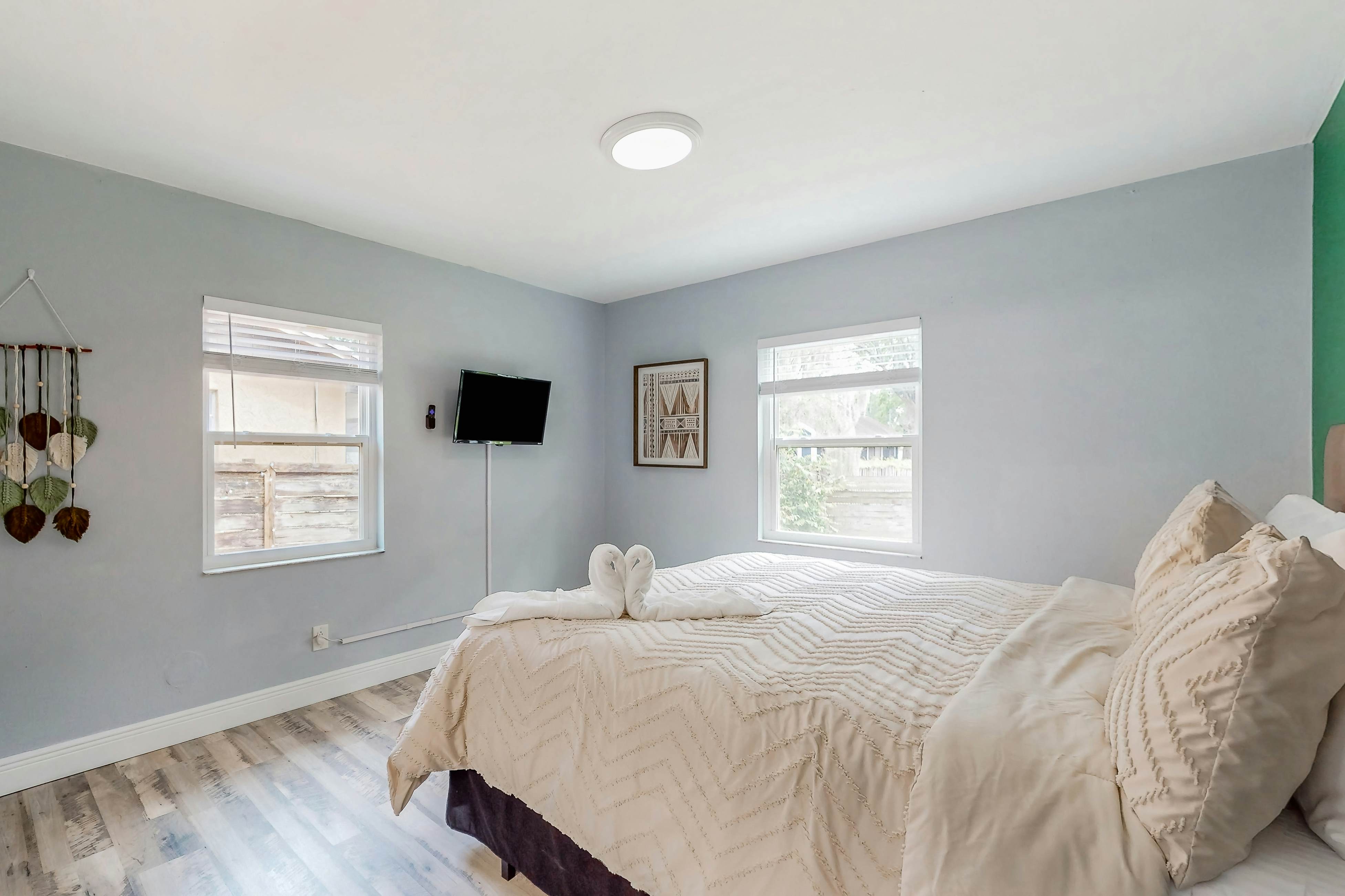 Dog-friendly home with fenced yard, firepit, washer/dryer, & central AC