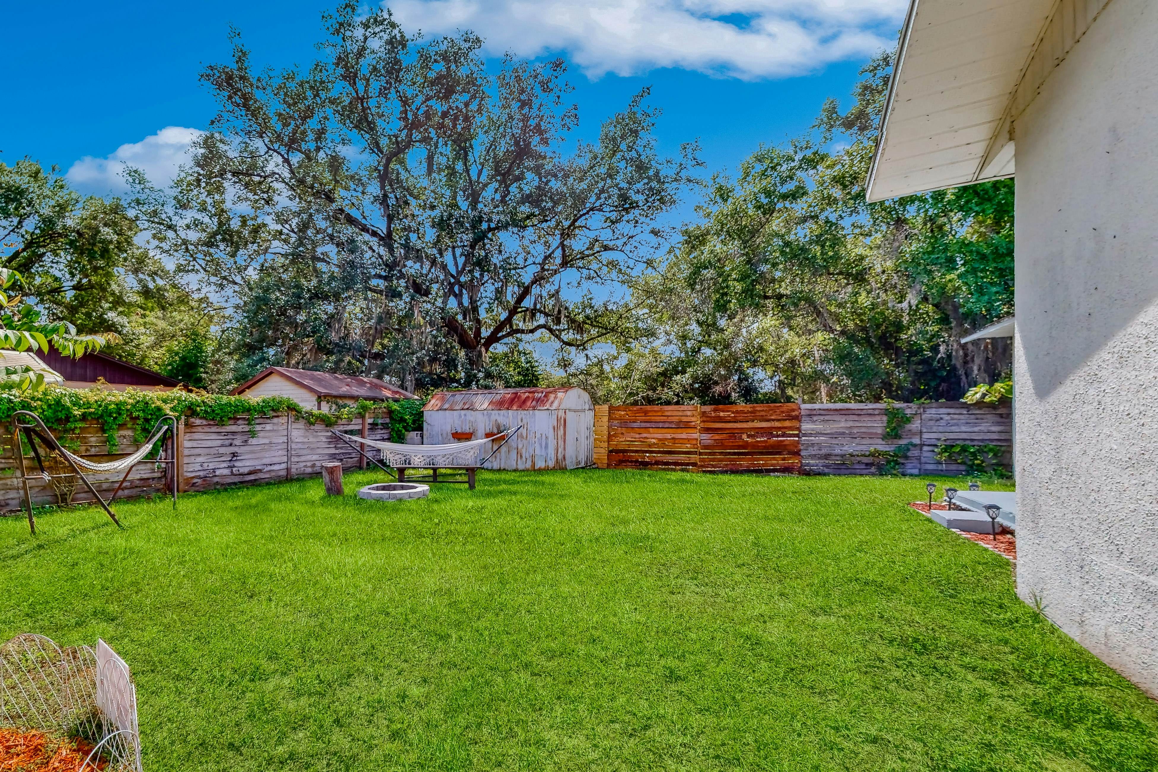 Dog-friendly home with fenced yard, firepit, washer/dryer, & central AC