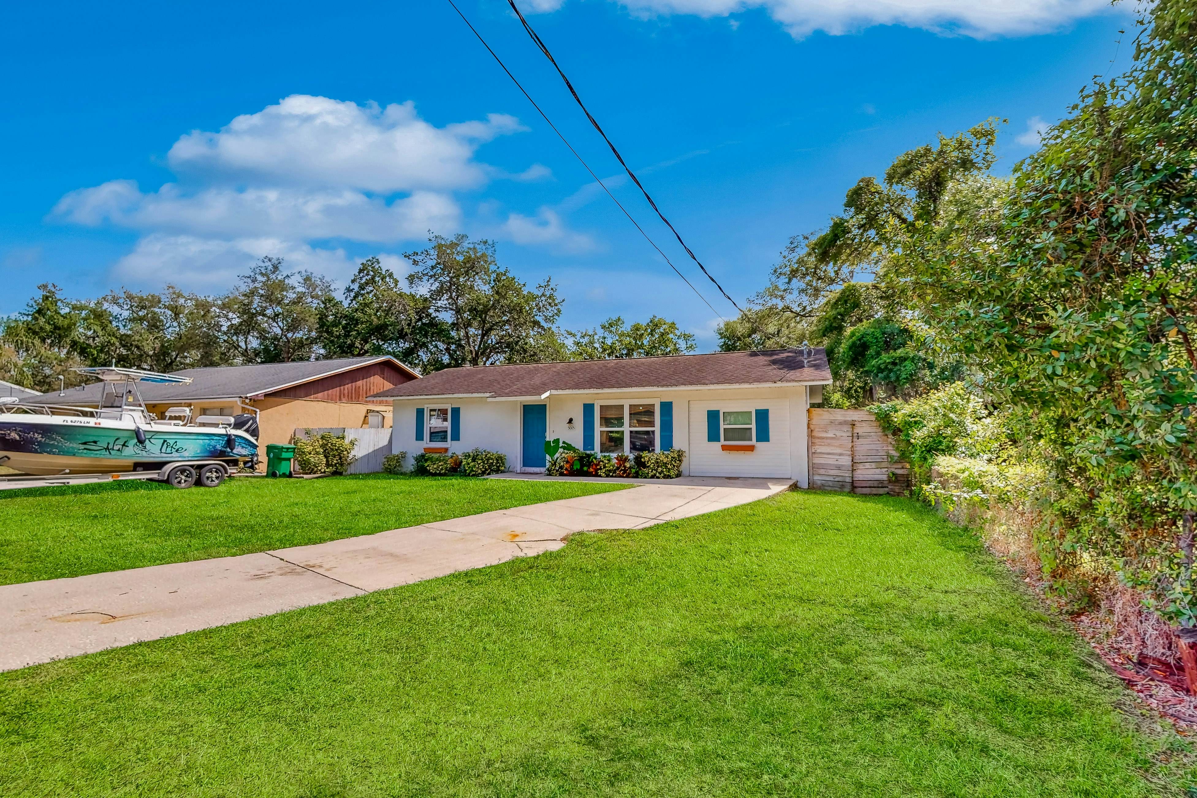Dog-friendly home with fenced yard, firepit, washer/dryer, & central AC