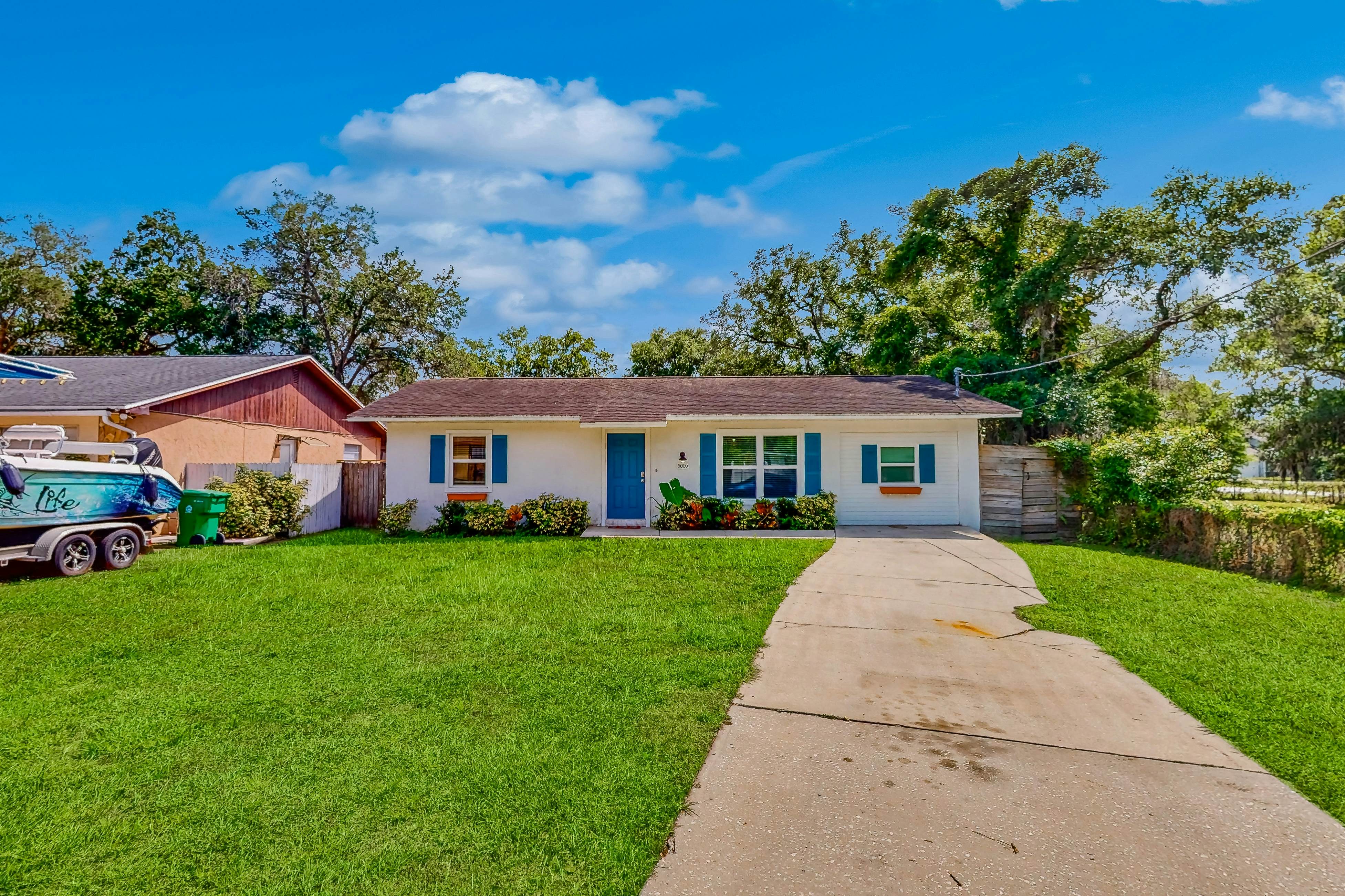 Dog-friendly home with fenced yard, firepit, washer/dryer, & central AC