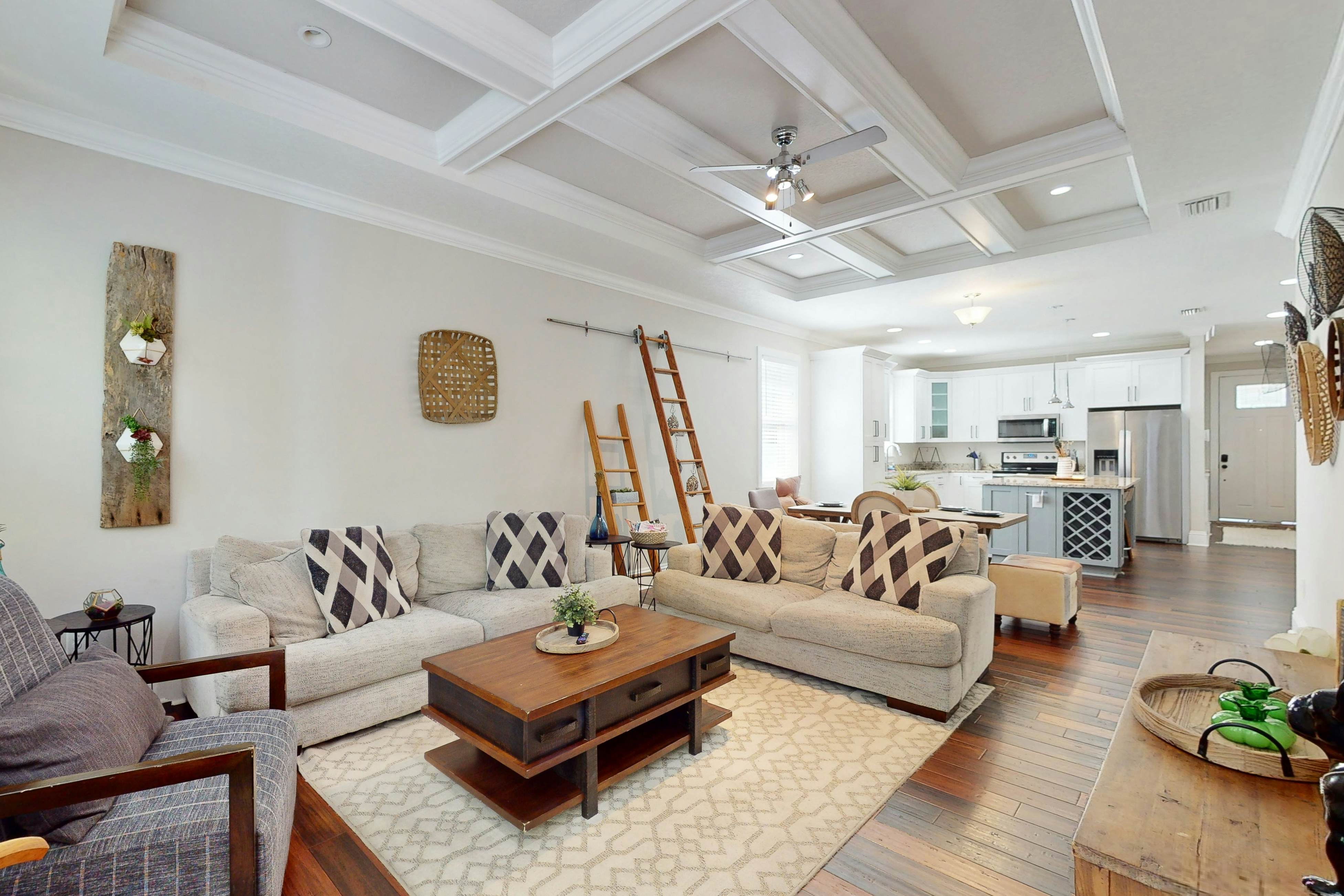 Brand-New Luxury Home w/ Pool Spa, Washer/Dryer, & Gourmet Kitchen