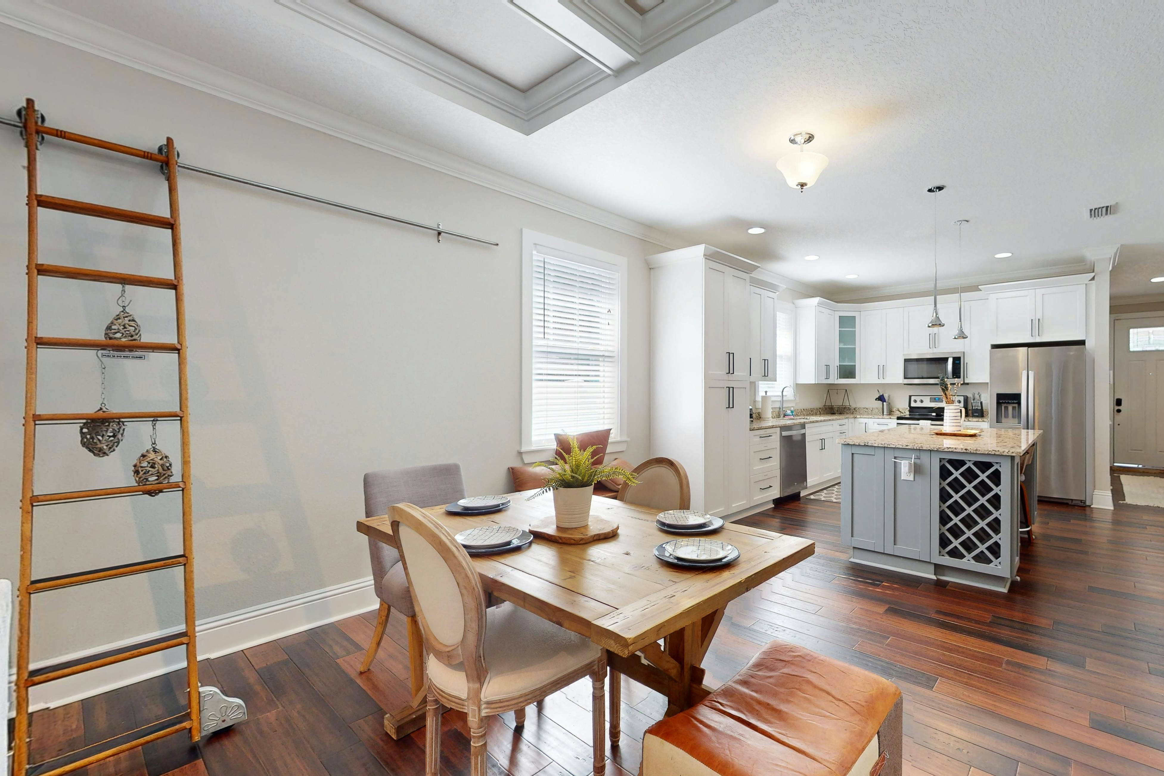 Brand-New Luxury Home w/ Pool Spa, Washer/Dryer, & Gourmet Kitchen