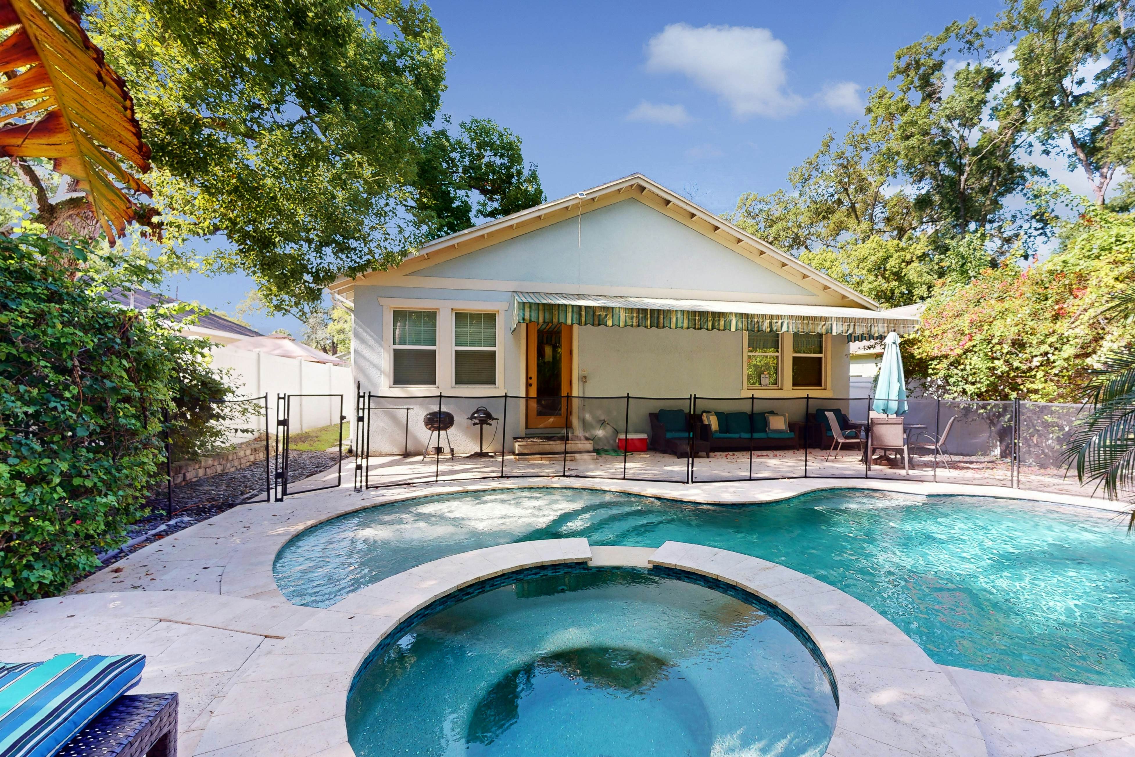 Brand-New Luxury Home w/ Pool Spa, Washer/Dryer, & Gourmet Kitchen