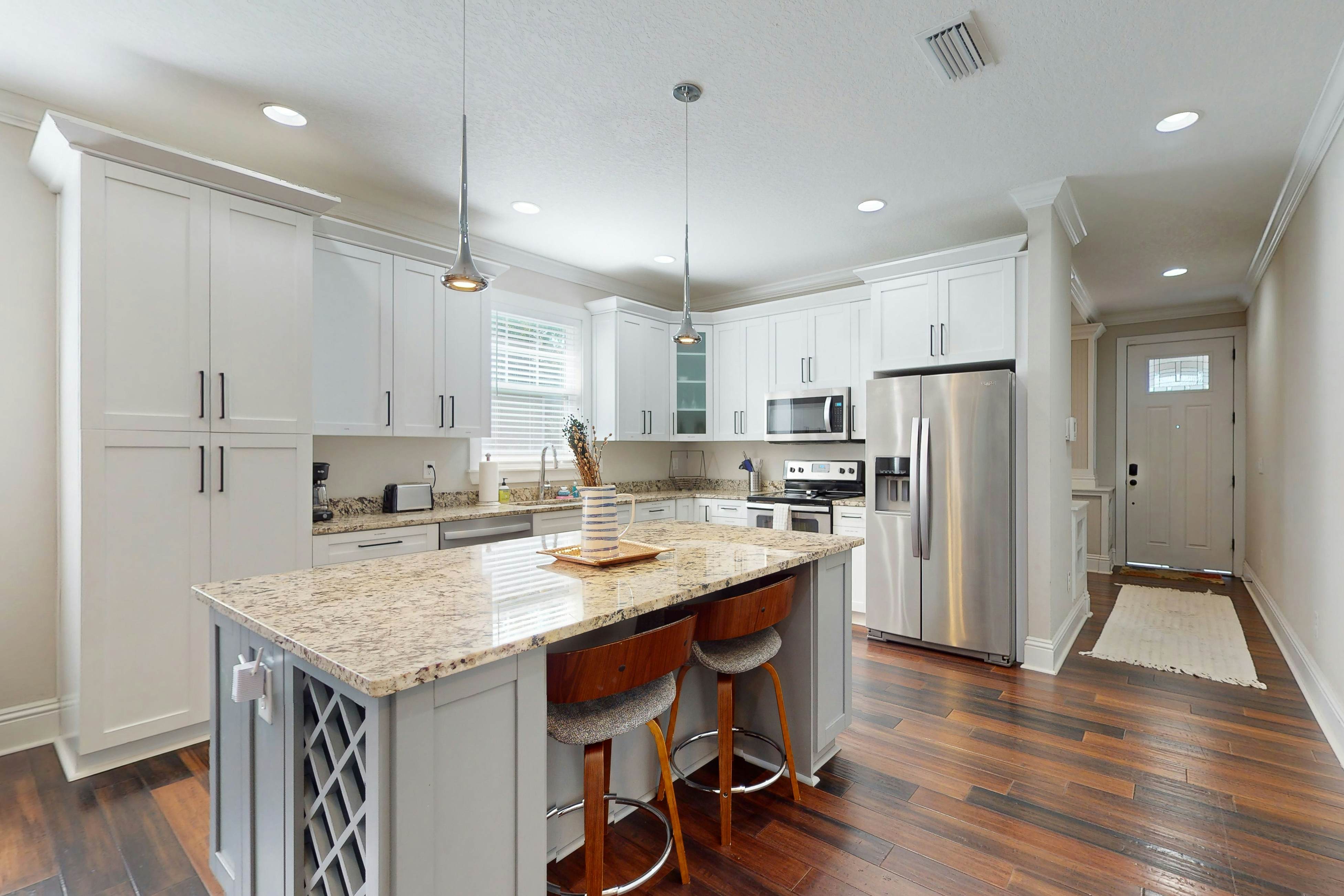 Brand-New Luxury Home w/ Pool Spa, Washer/Dryer, & Gourmet Kitchen