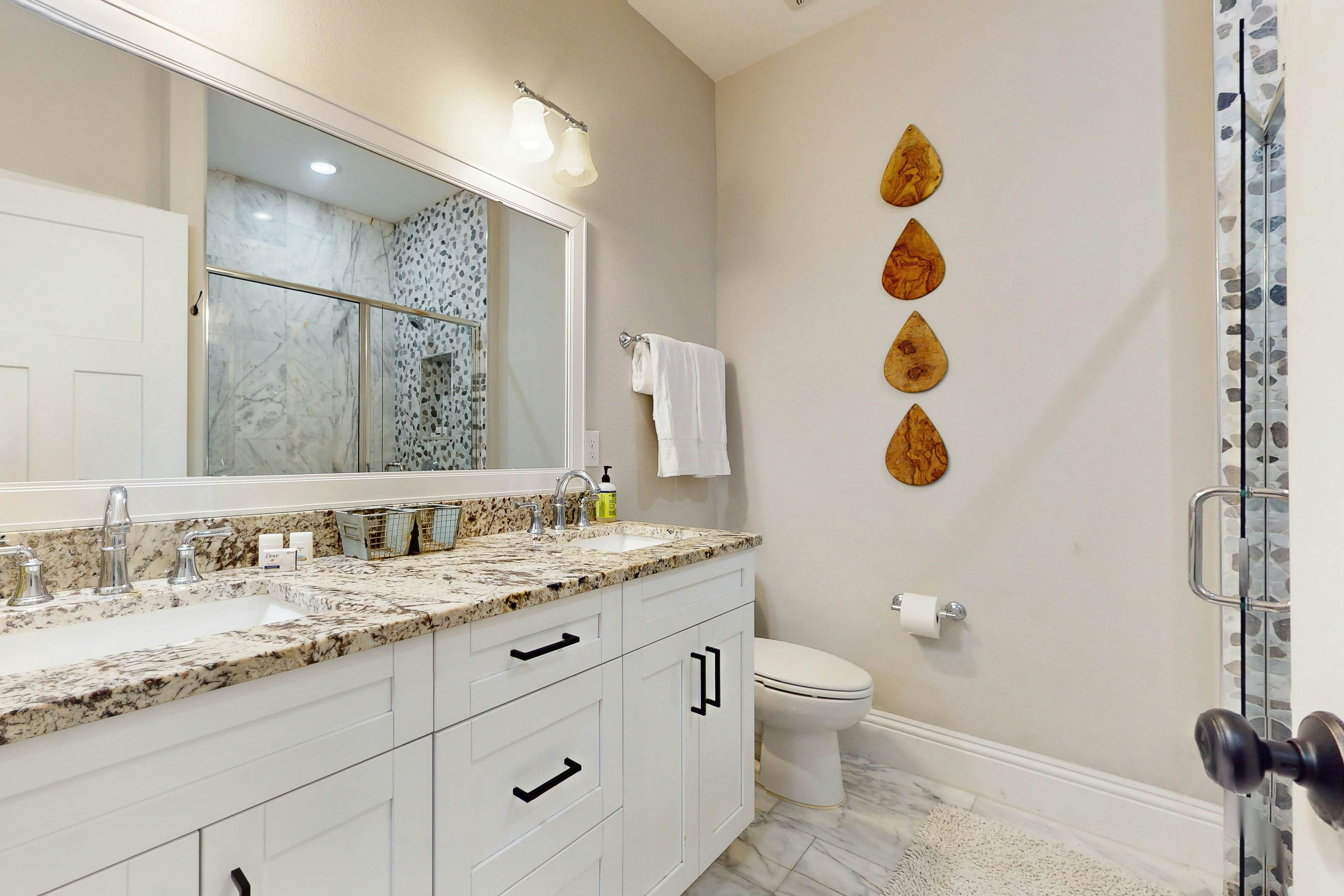 Brand-New Luxury Home w/ Pool Spa, Washer/Dryer, & Gourmet Kitchen