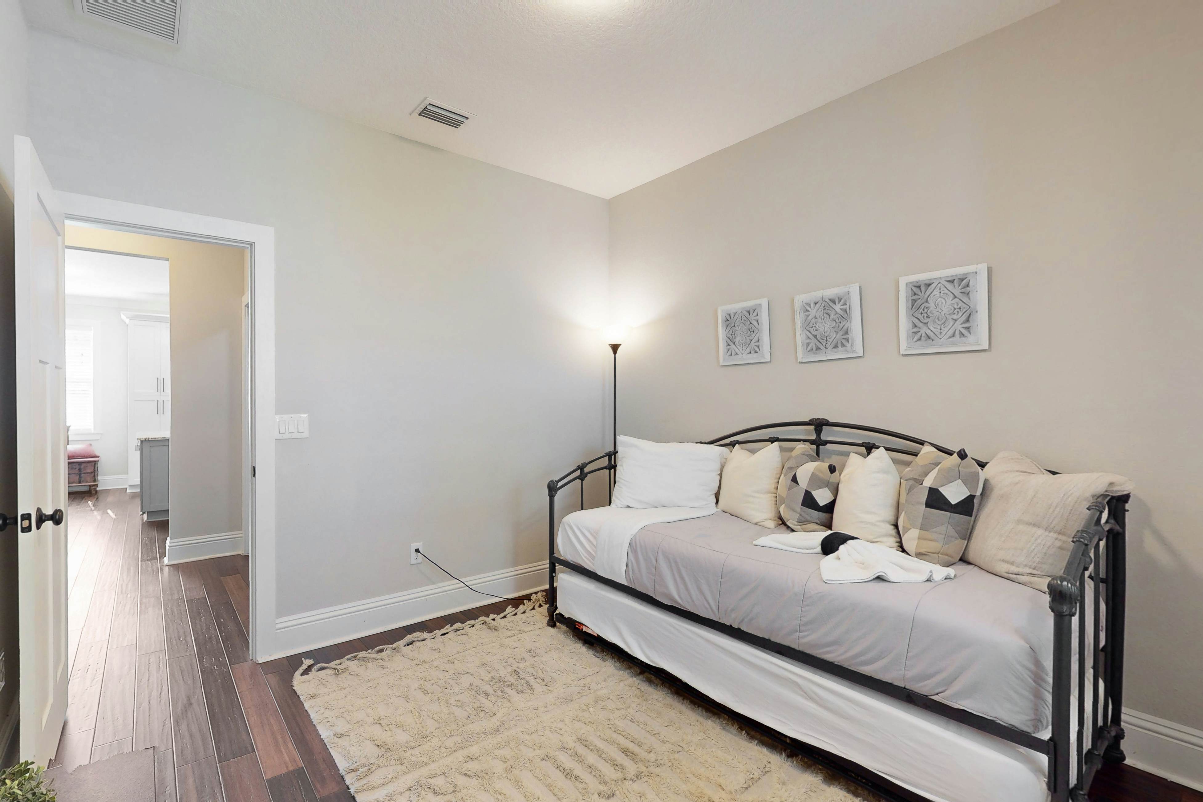 Brand-New Luxury Home w/ Pool Spa, Washer/Dryer, & Gourmet Kitchen