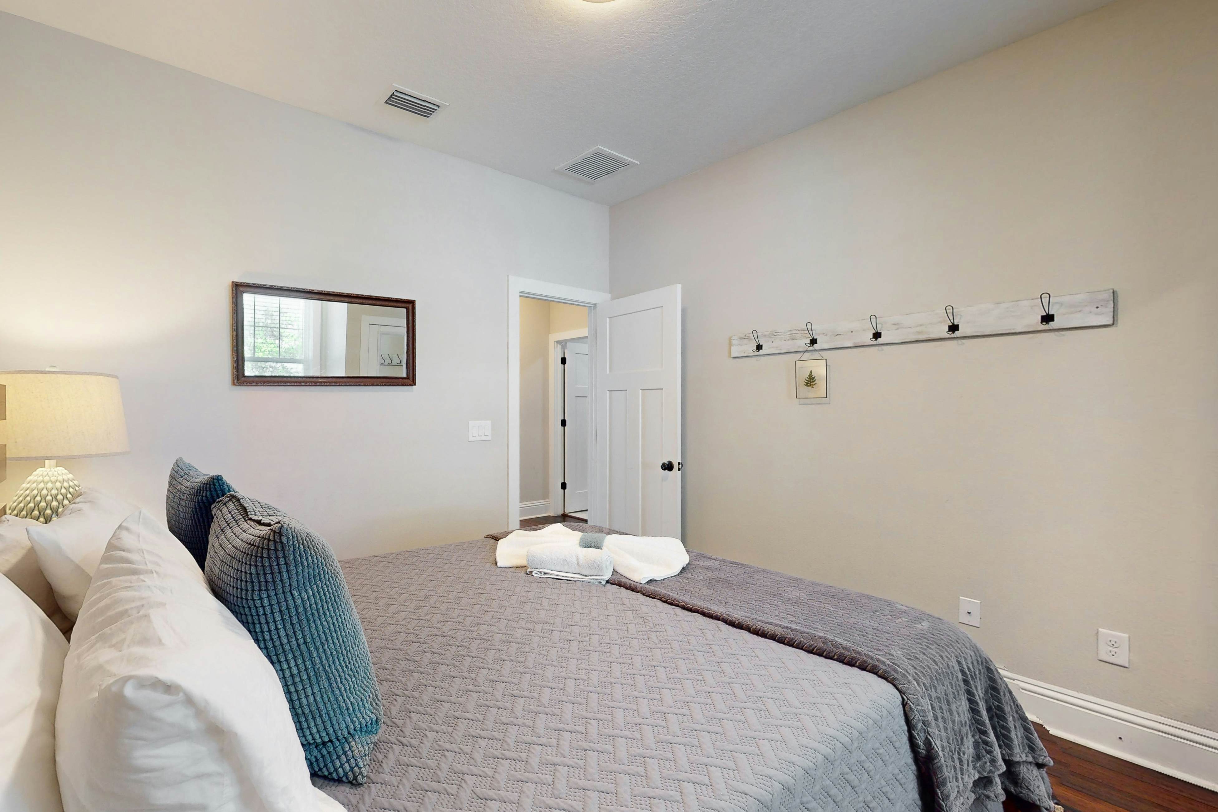 Brand-New Luxury Home w/ Pool Spa, Washer/Dryer, & Gourmet Kitchen