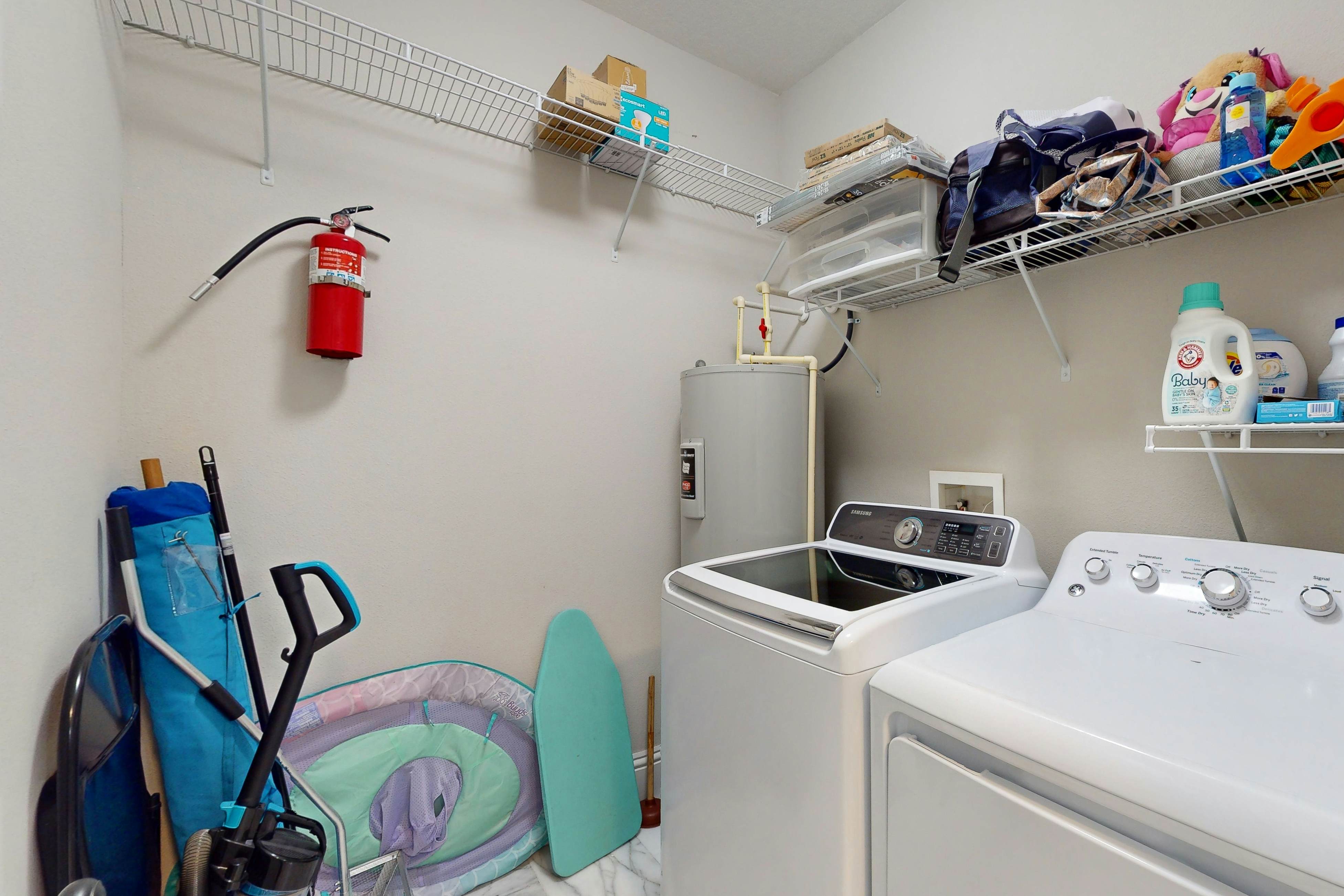 Brand-New Luxury Home w/ Pool Spa, Washer/Dryer, & Gourmet Kitchen