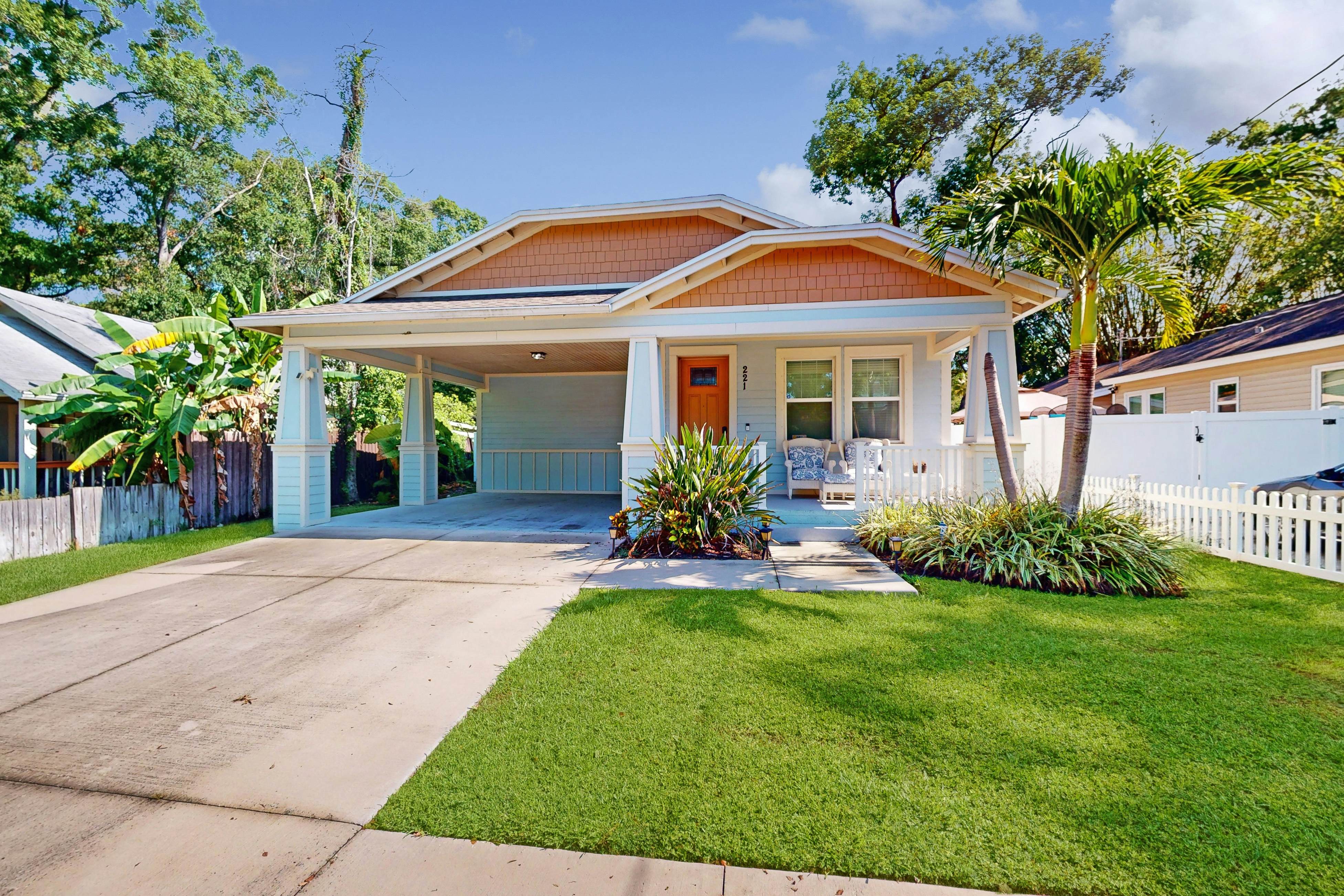 Brand-New Luxury Home w/ Pool Spa, Washer/Dryer, & Gourmet Kitchen