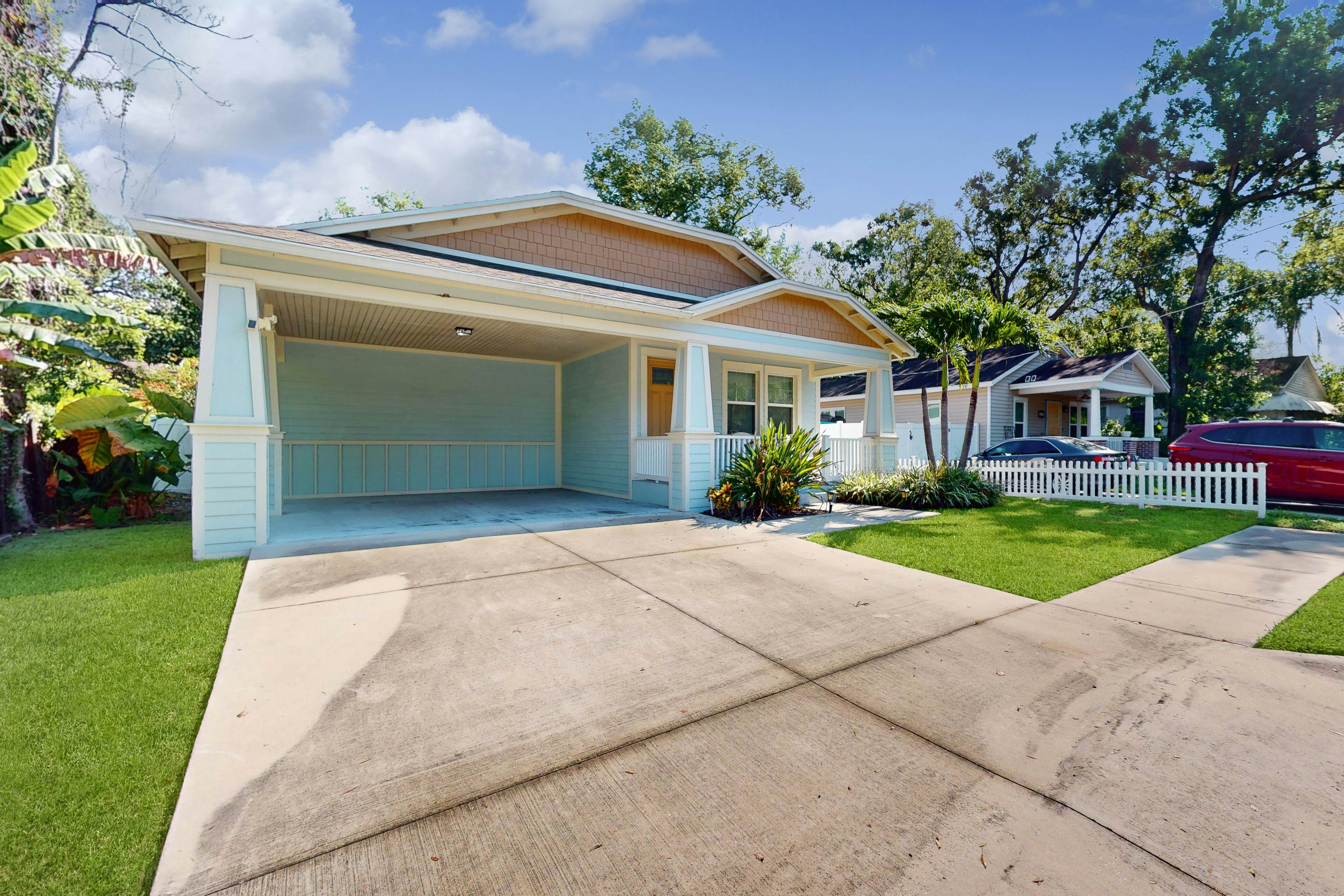 Brand-New Luxury Home w/ Pool Spa, Washer/Dryer, & Gourmet Kitchen