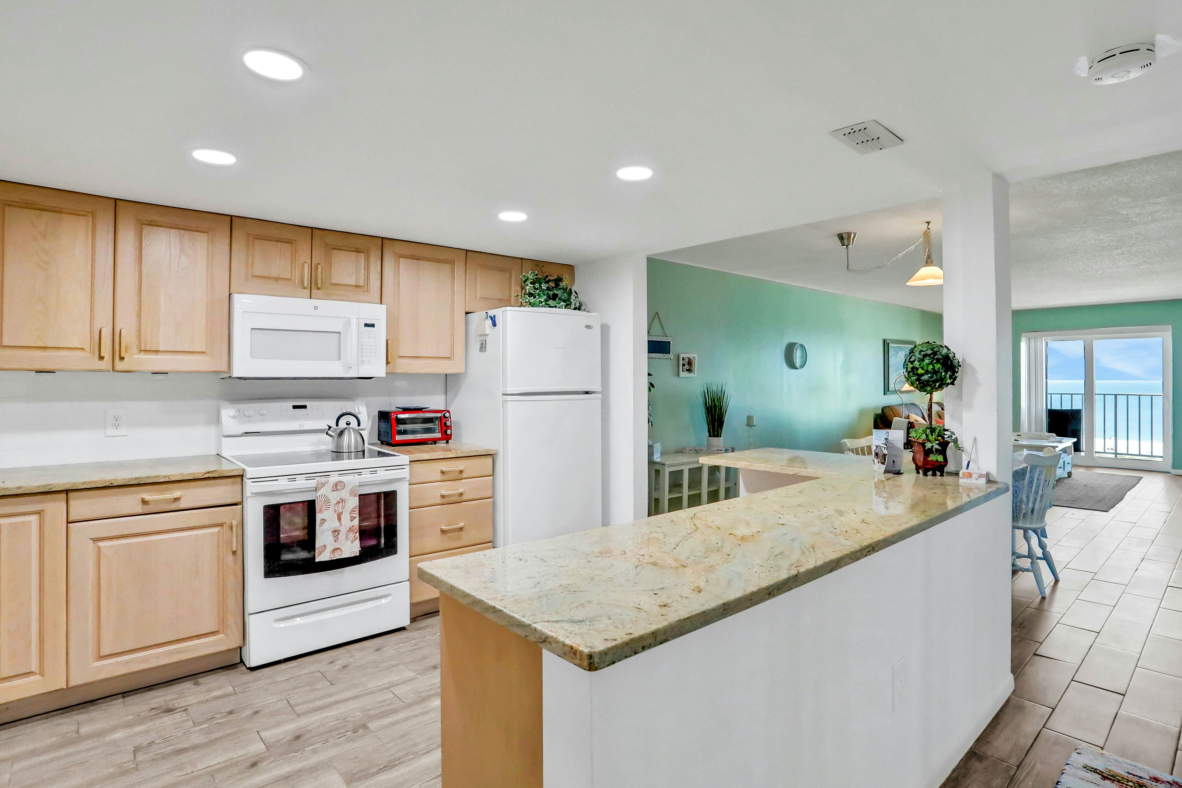 Gulf-front condo near golf with beach access & heated pool - snowbird-friendly