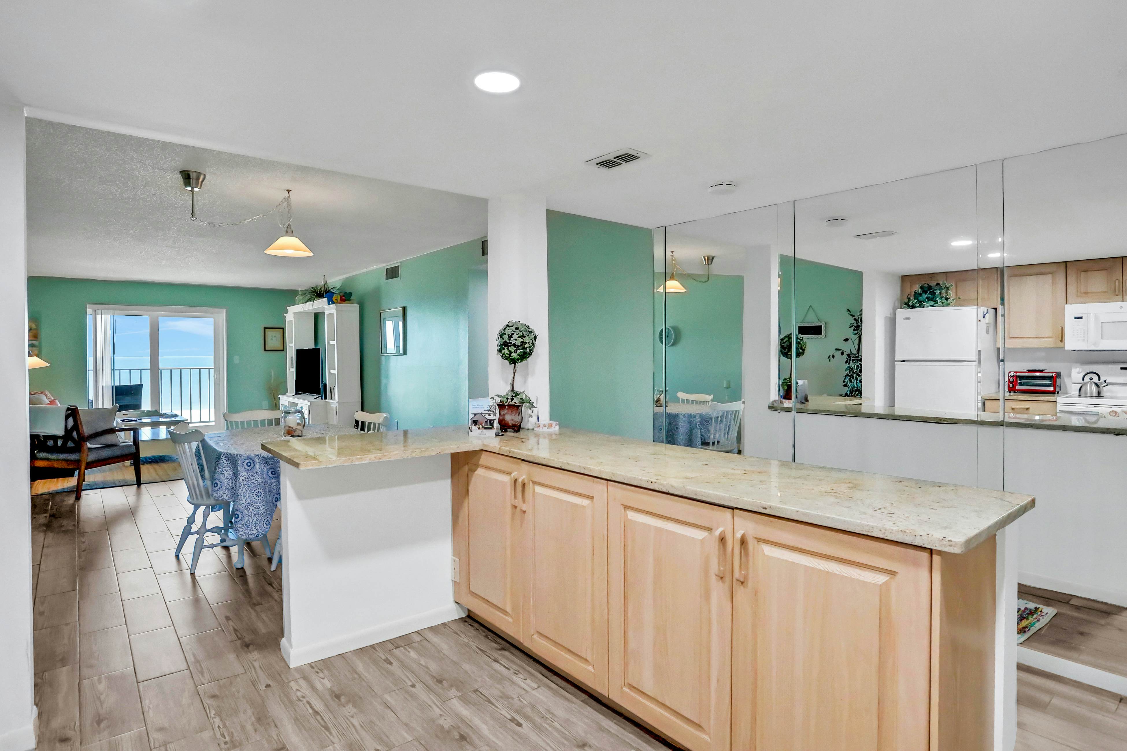 Gulf-front condo near golf with beach access & heated pool - snowbird-friendly