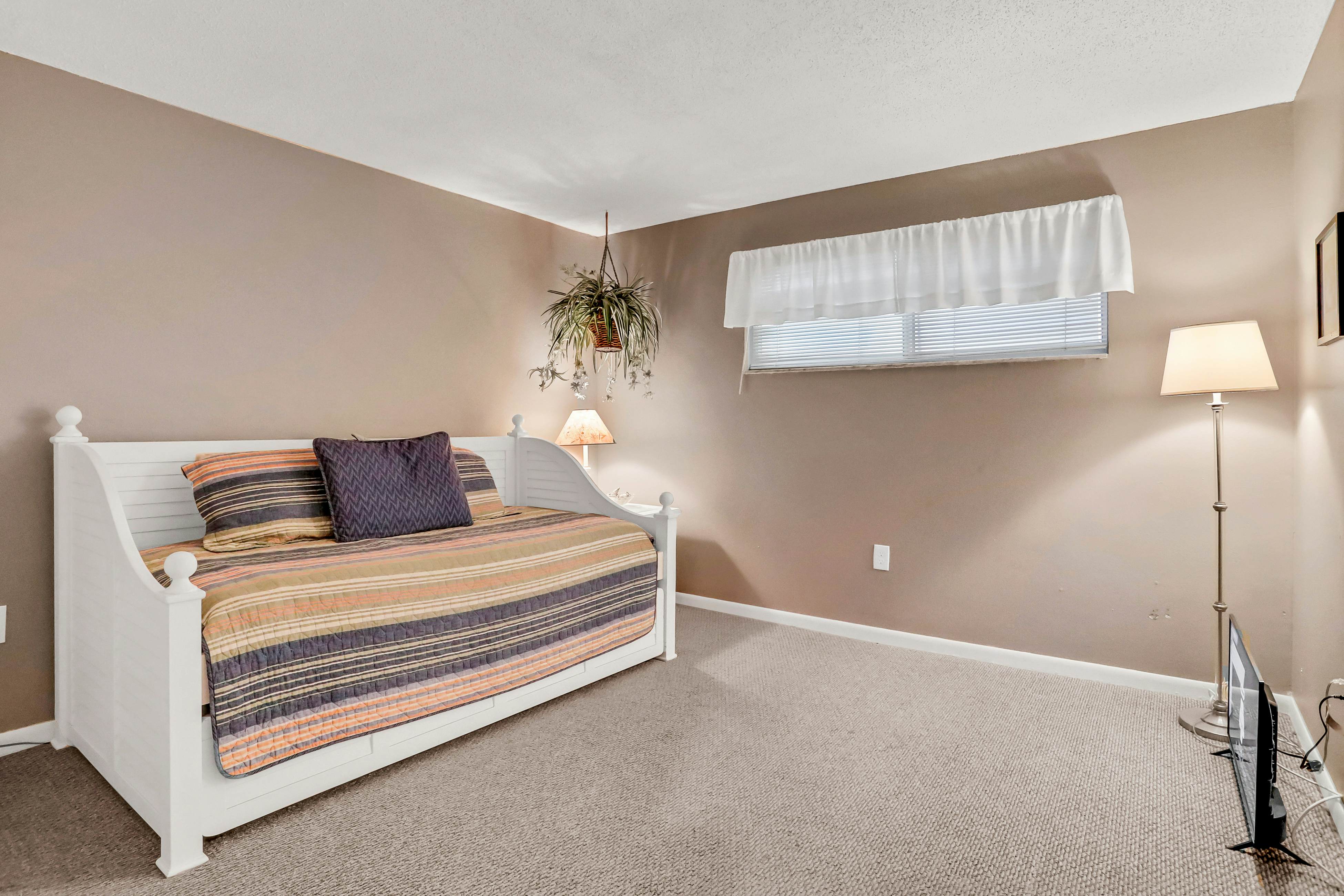 Gulf-front condo near golf with beach access & heated pool - snowbird-friendly