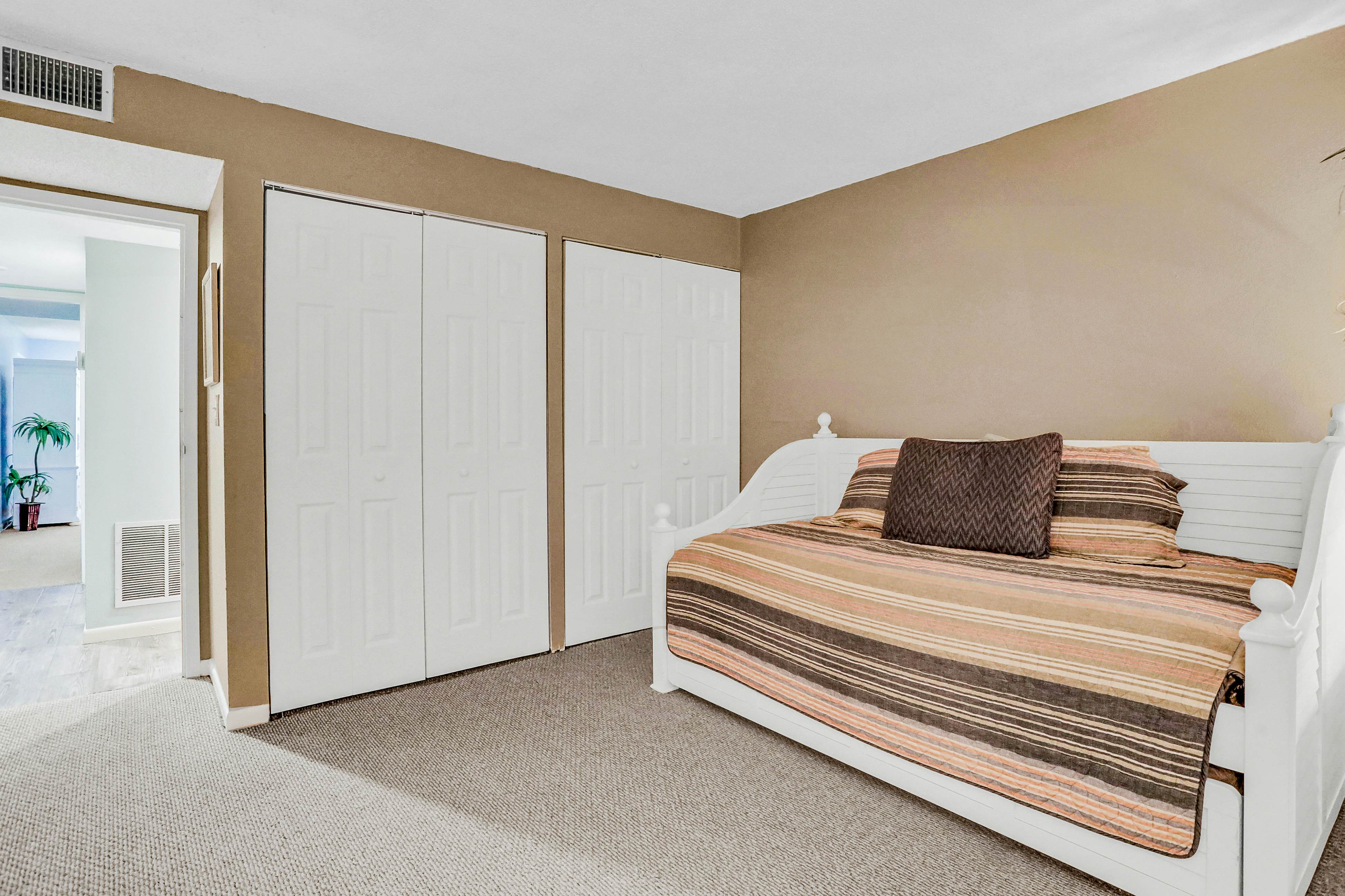 Gulf-front condo near golf with beach access & heated pool - snowbird-friendly