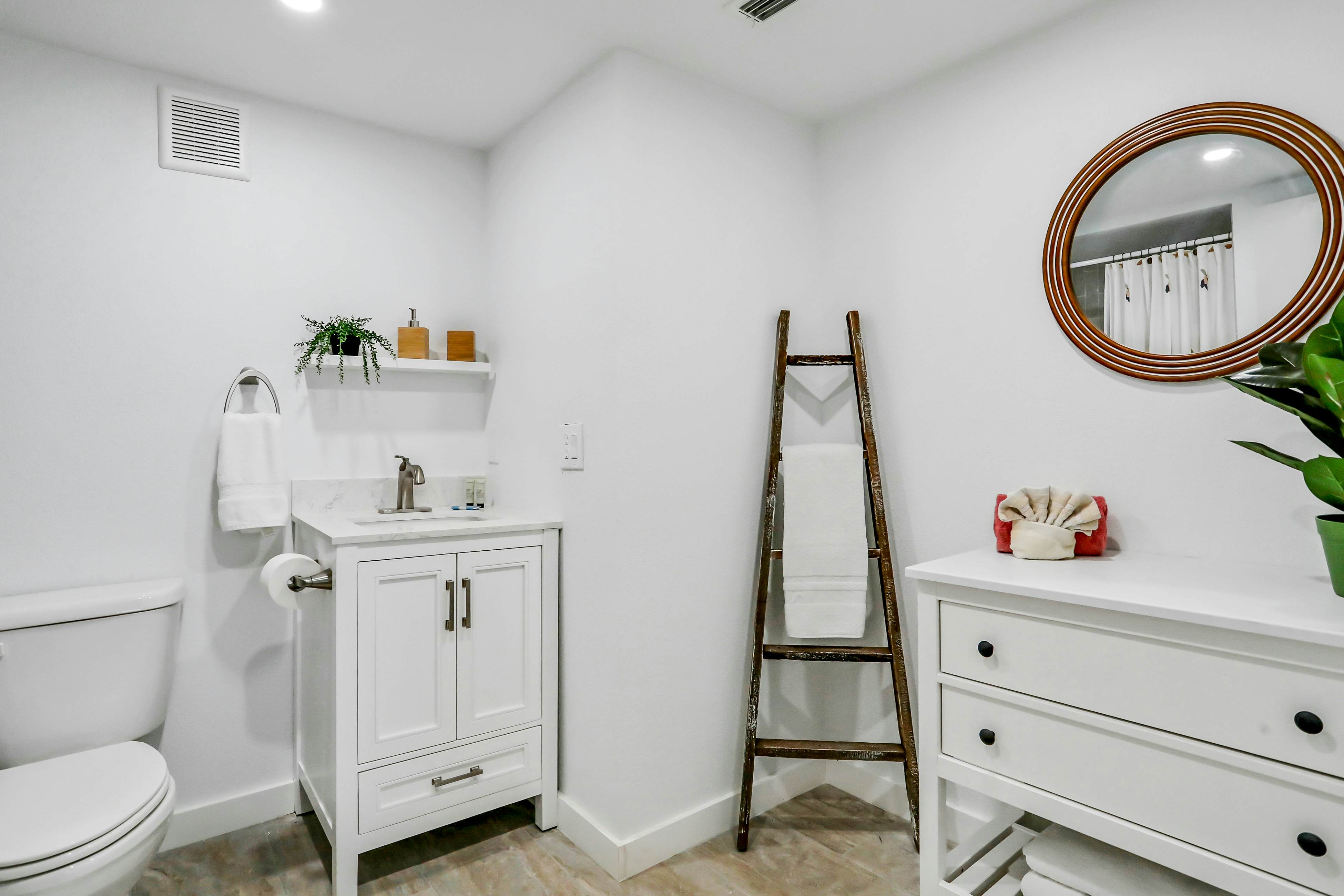 Gulf-front condo near golf with beach access & heated pool - snowbird-friendly