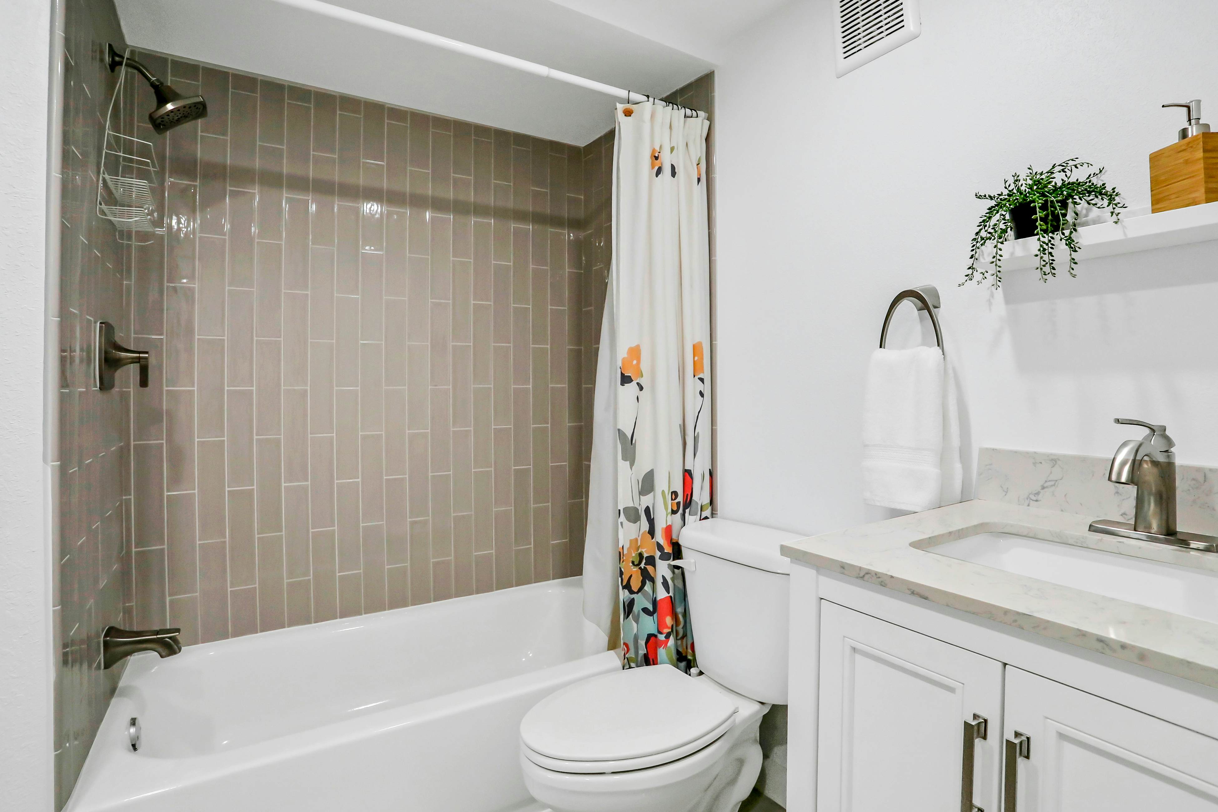 Gulf-front condo near golf with beach access & heated pool - snowbird-friendly