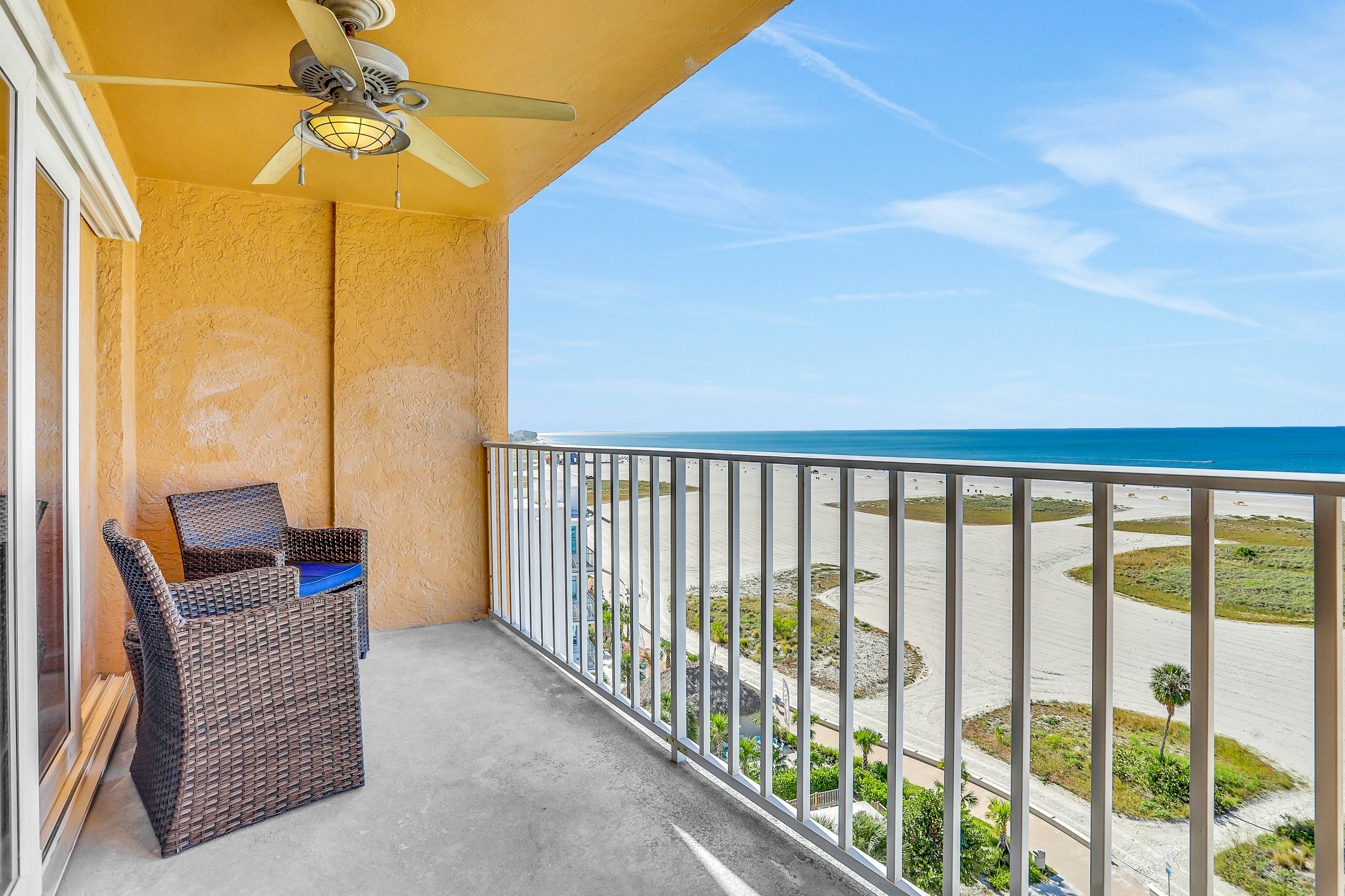 Gulf-front condo near golf with beach access & heated pool - snowbird-friendly