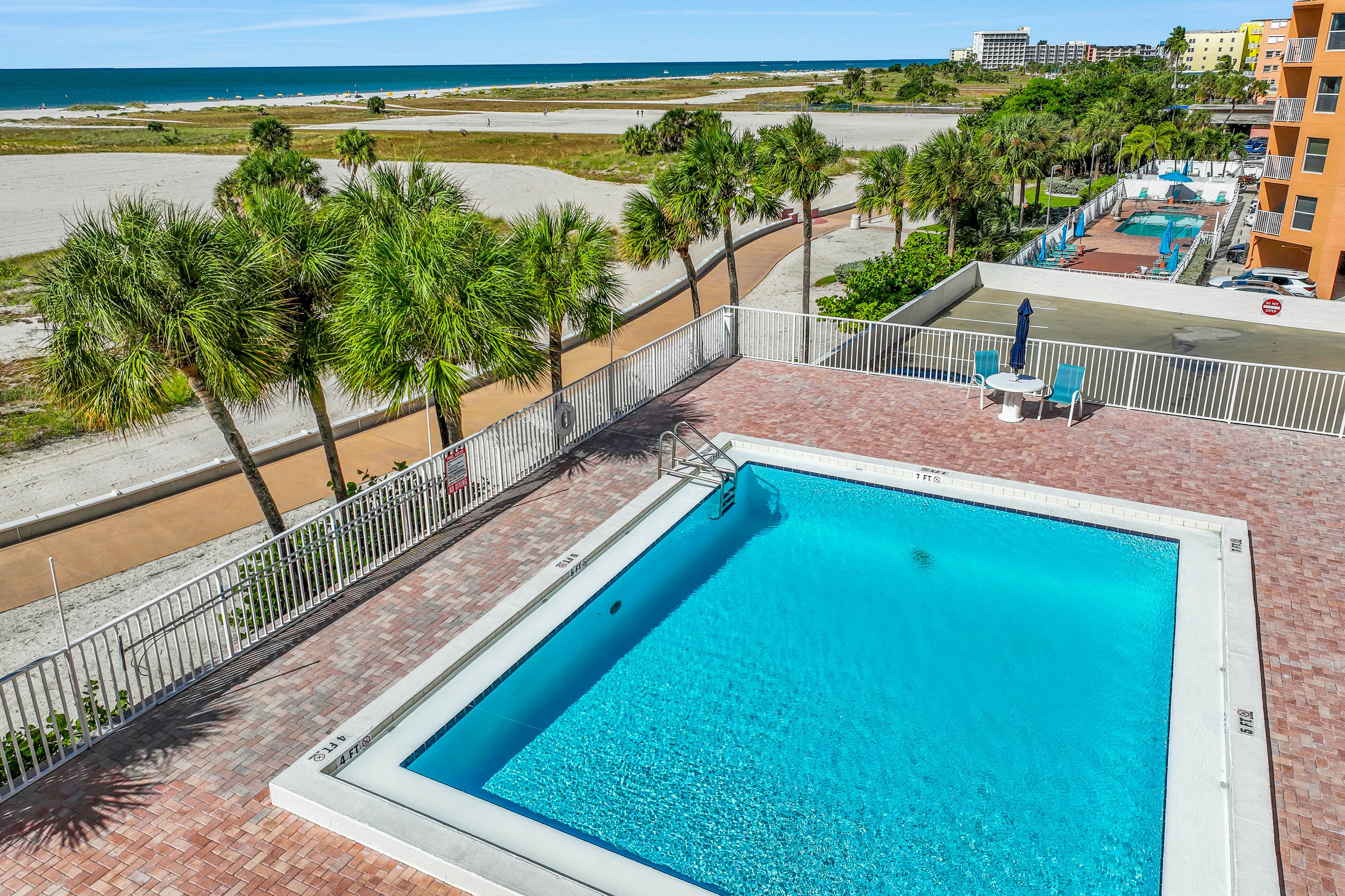 Gulf-front condo near golf with beach access & heated pool - snowbird-friendly