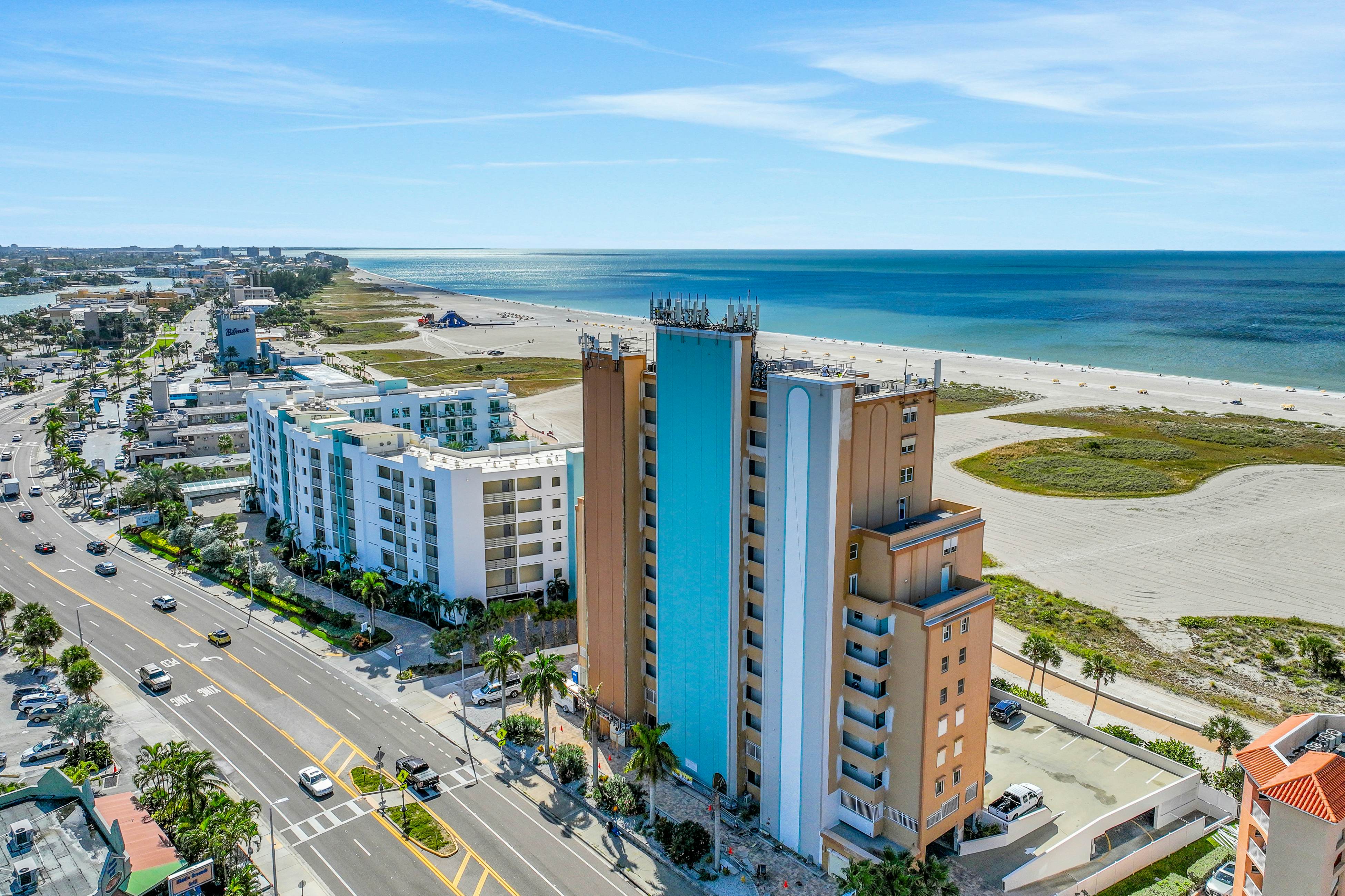 Gulf-front condo near golf with beach access & heated pool - snowbird-friendly