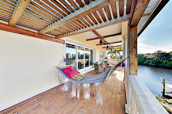 Waterfront Wonder Private Pool Spa and Outdoor Kitchen Game Room and Dock