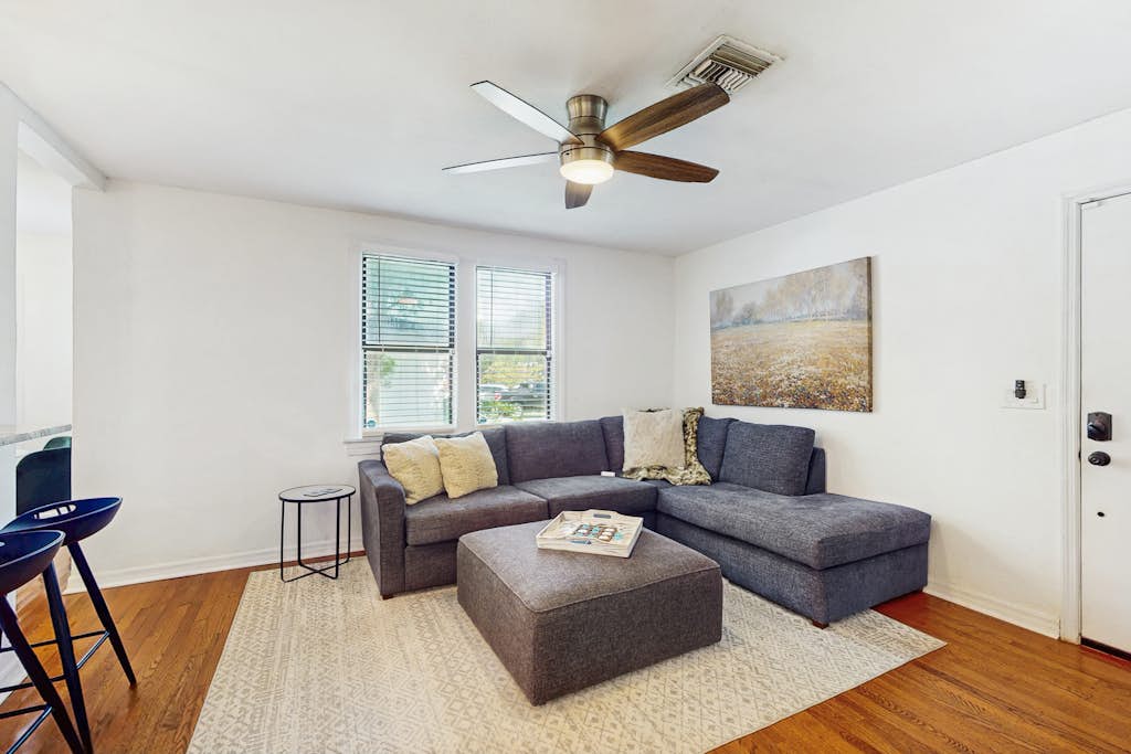 Dog friendly bungalow with a fenced yard deck washer dryer and AC