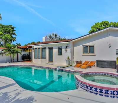 Large heated pool home with backyard oasis dog friendly AC and Wifi