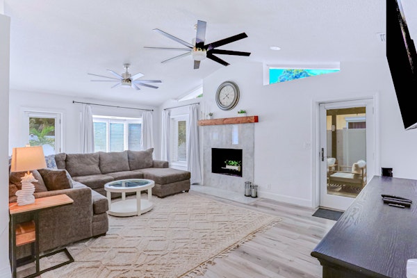 Large heated pool home with backyard oasis dog friendly AC and Wifi