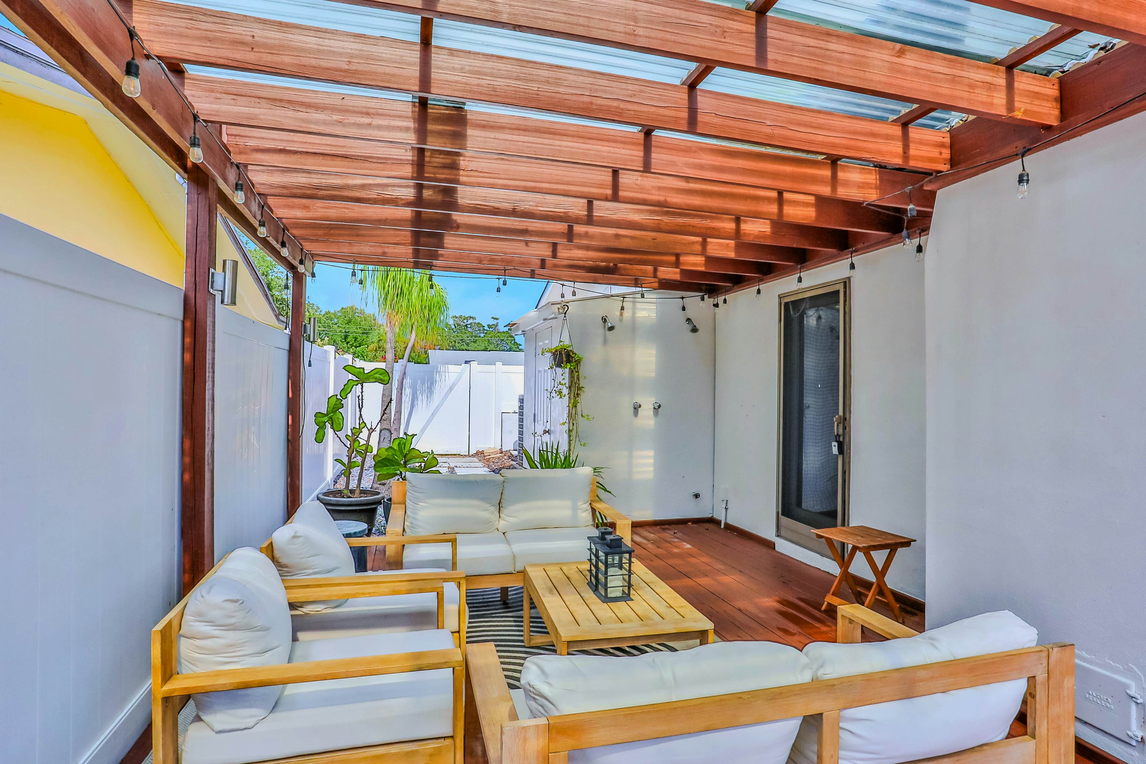 Large heated pool home with backyard oasis, dog friendly, AC and Wifi