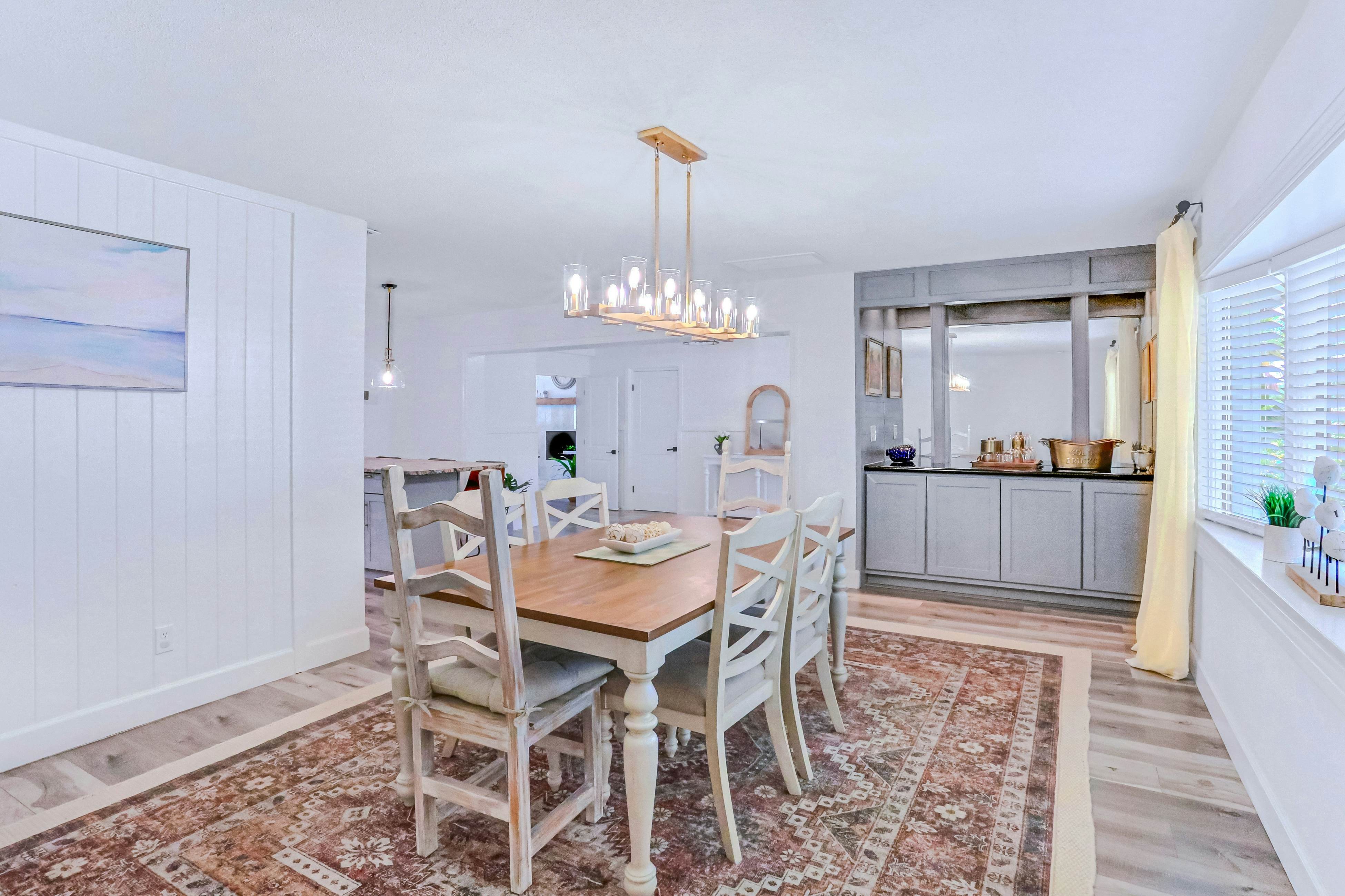 Large heated pool home with backyard oasis, dog friendly, AC and Wifi