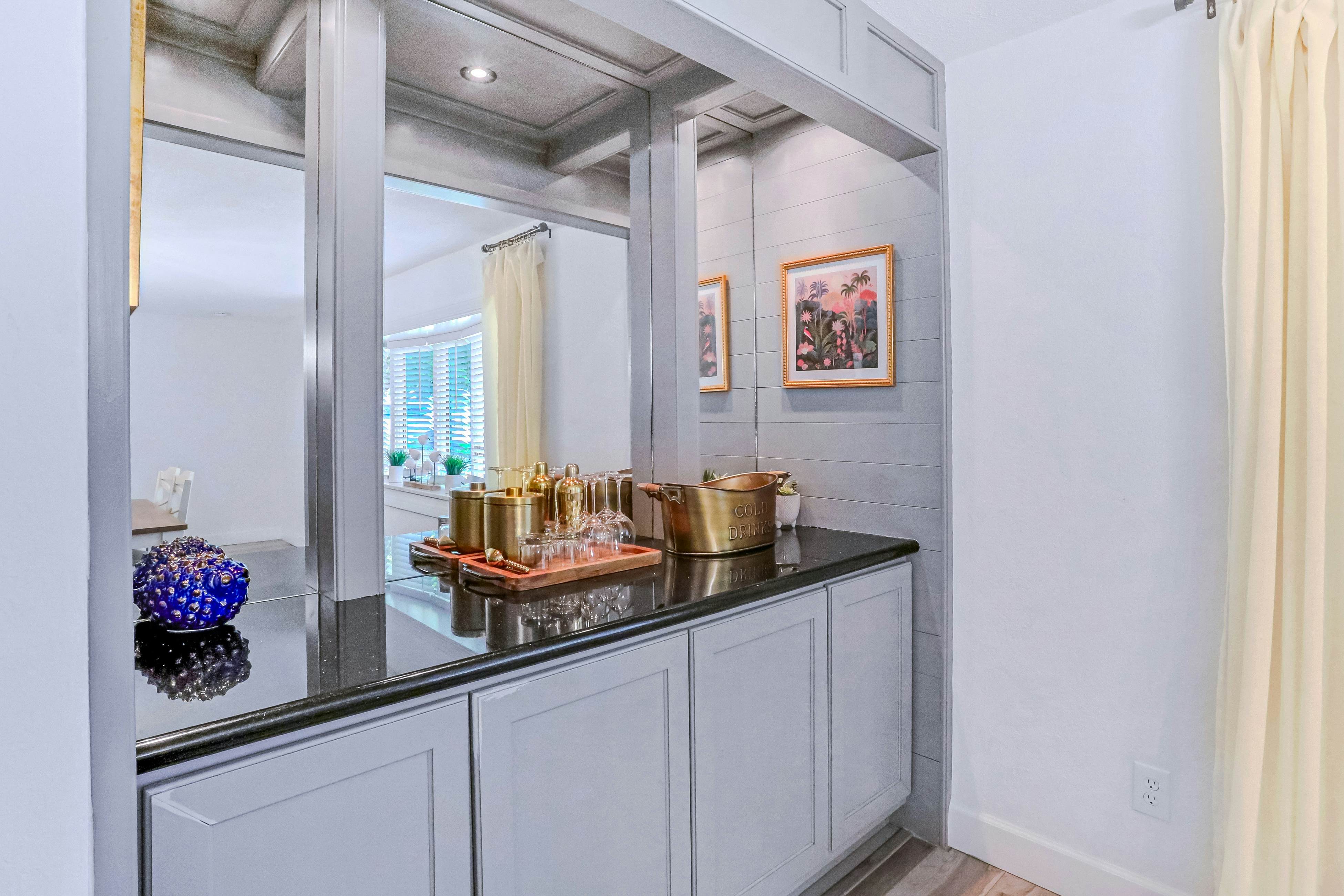 Large heated pool home with backyard oasis, dog friendly, AC and Wifi