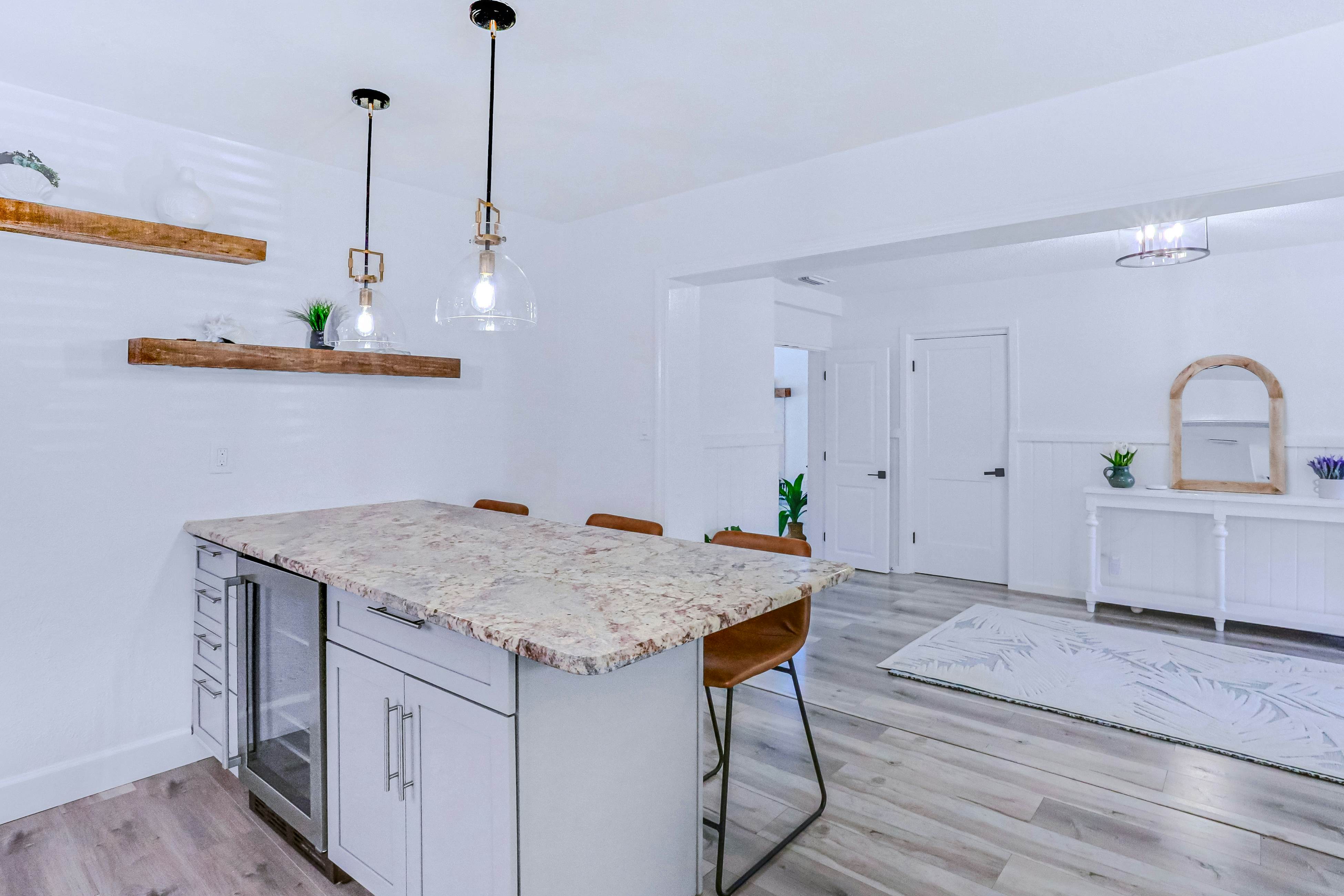 Large heated pool home with backyard oasis, dog friendly, AC and Wifi