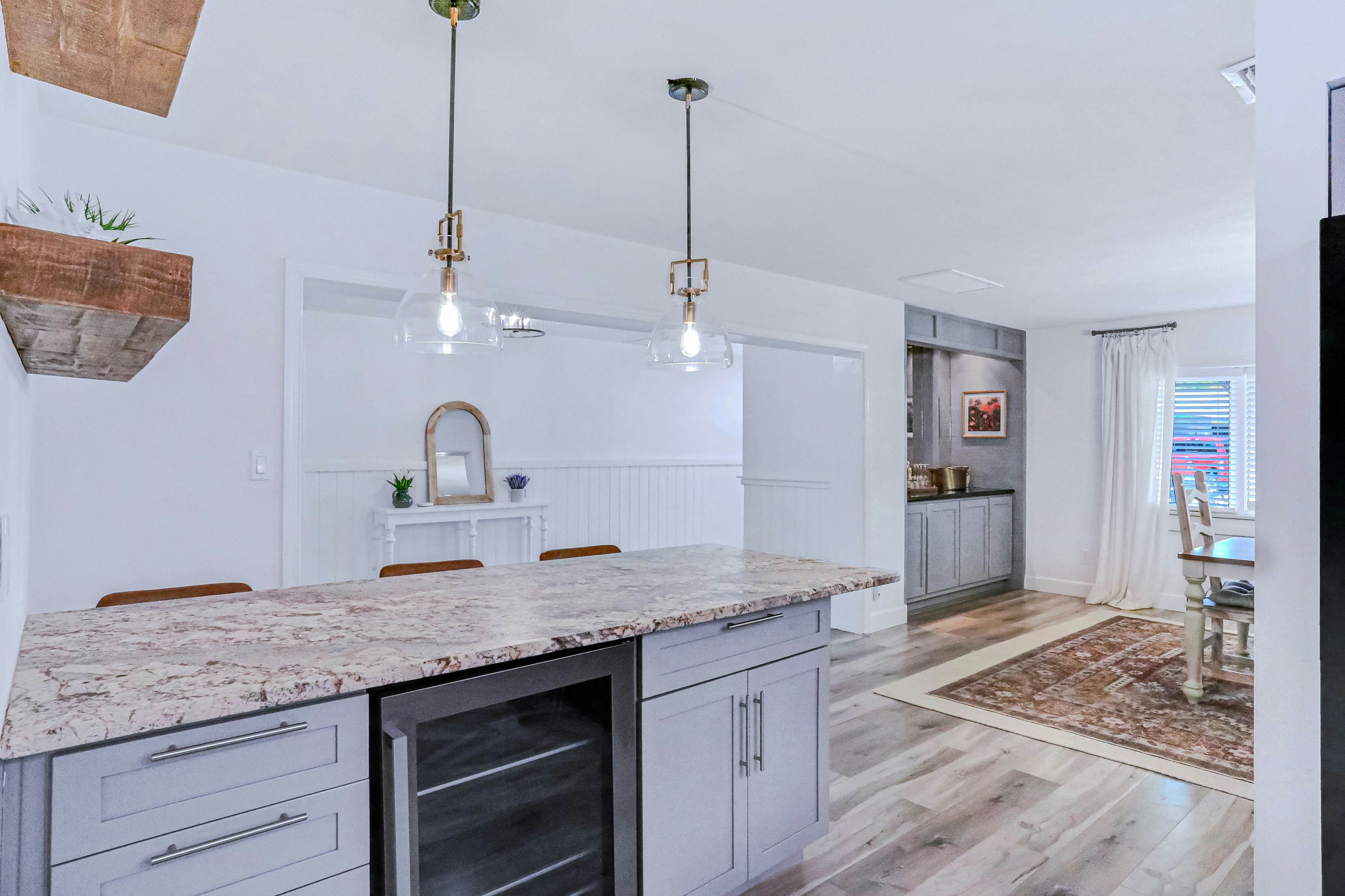 Large heated pool home with backyard oasis, dog friendly, AC and Wifi