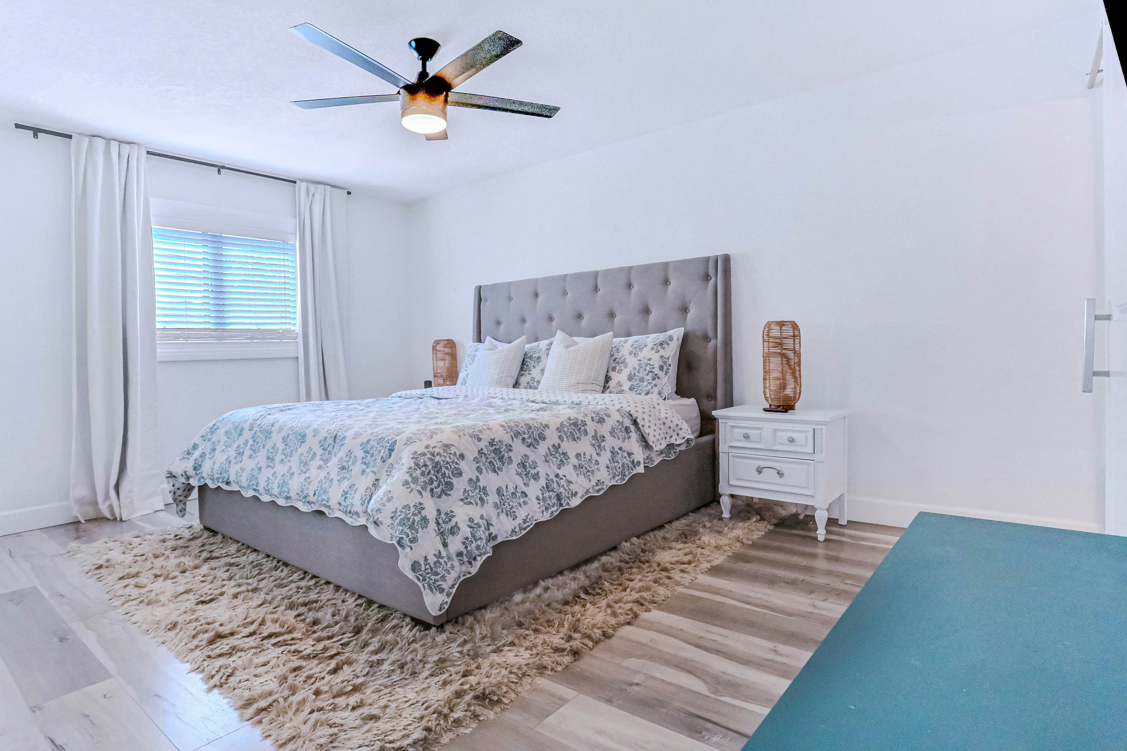 Large heated pool home with backyard oasis, dog friendly, AC and Wifi