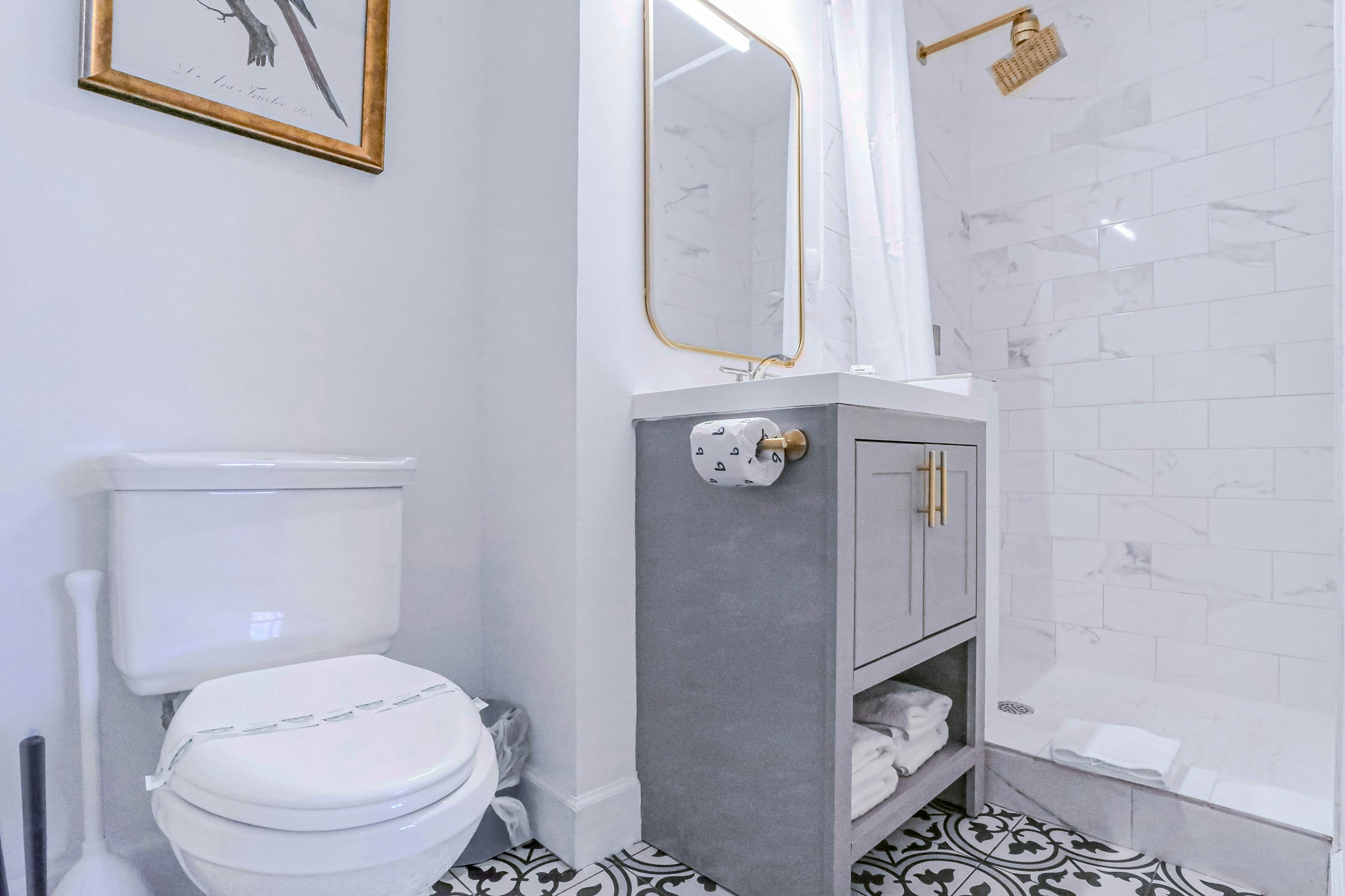 Large heated pool home with backyard oasis, dog friendly, AC and Wifi