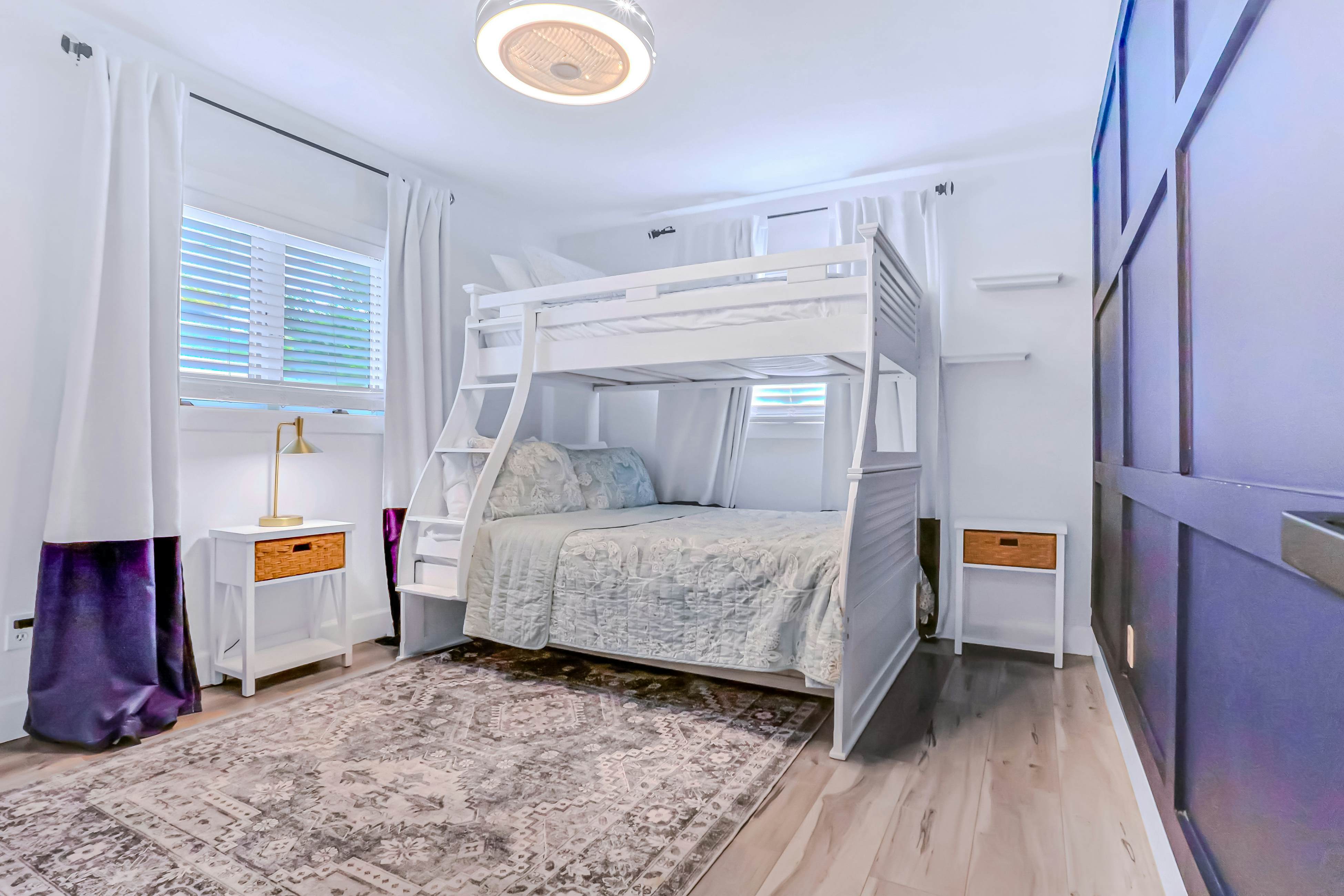 Large heated pool home with backyard oasis, dog friendly, AC and Wifi