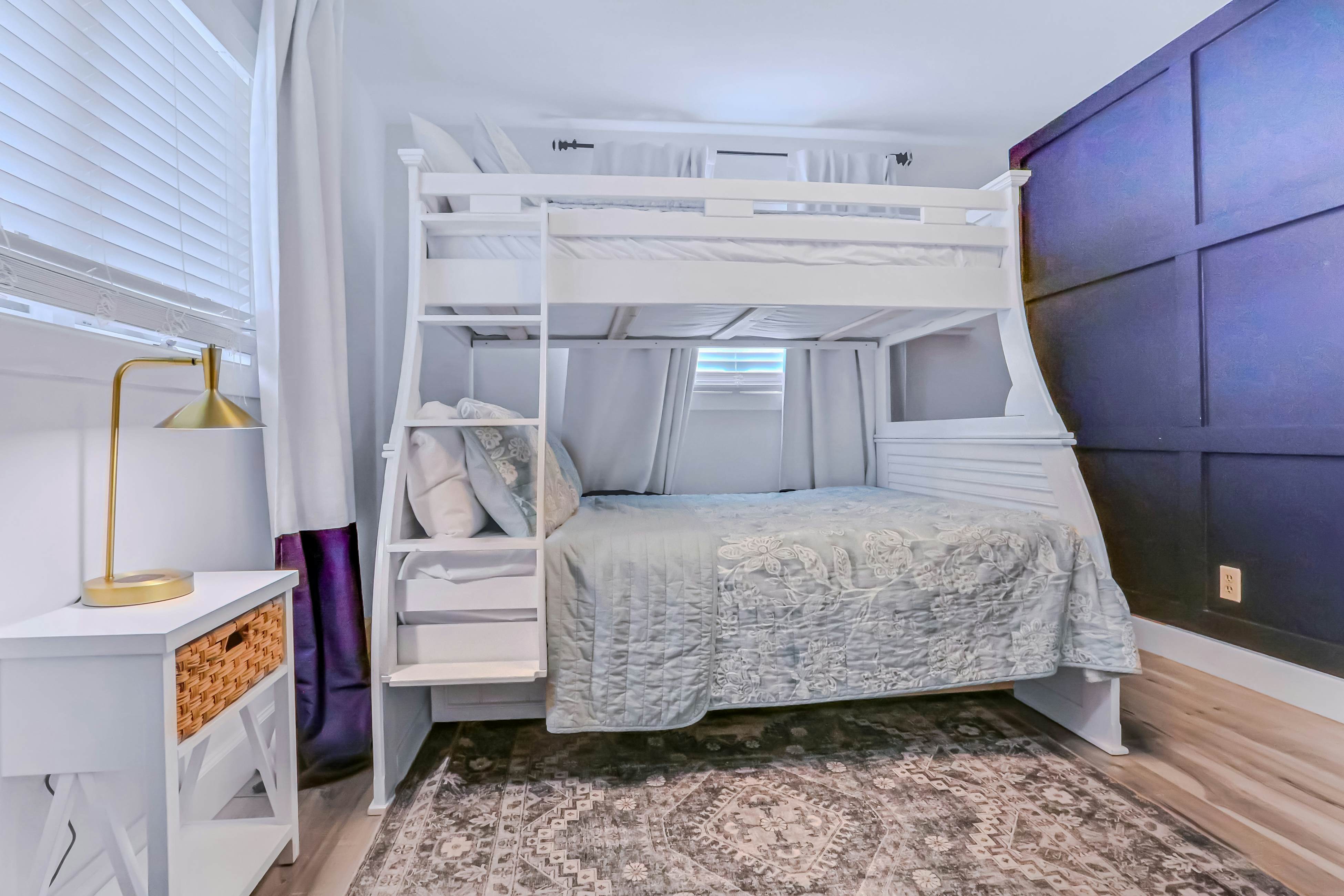 Large heated pool home with backyard oasis, dog friendly, AC and Wifi