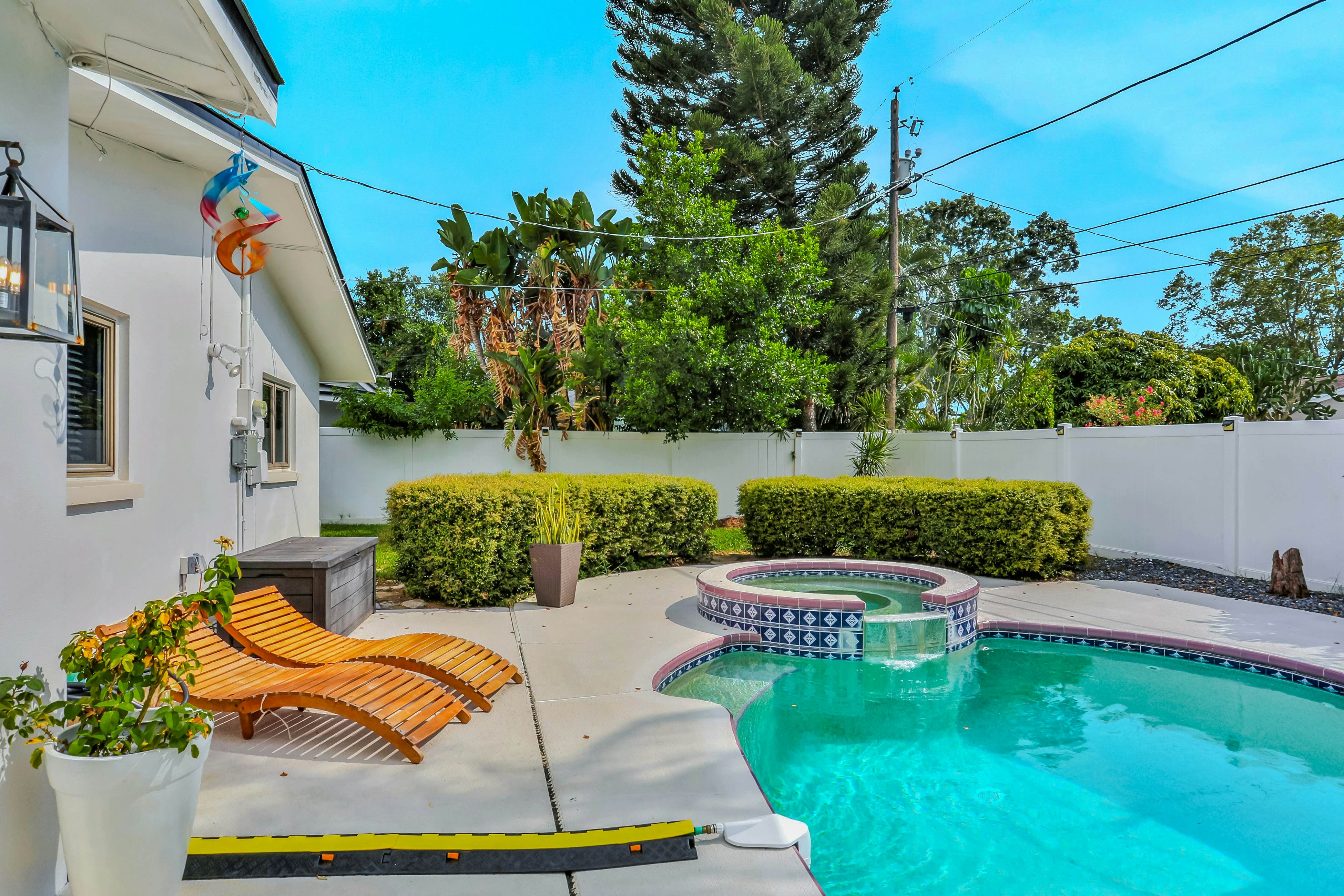 Large heated pool home with backyard oasis, dog friendly, AC and Wifi