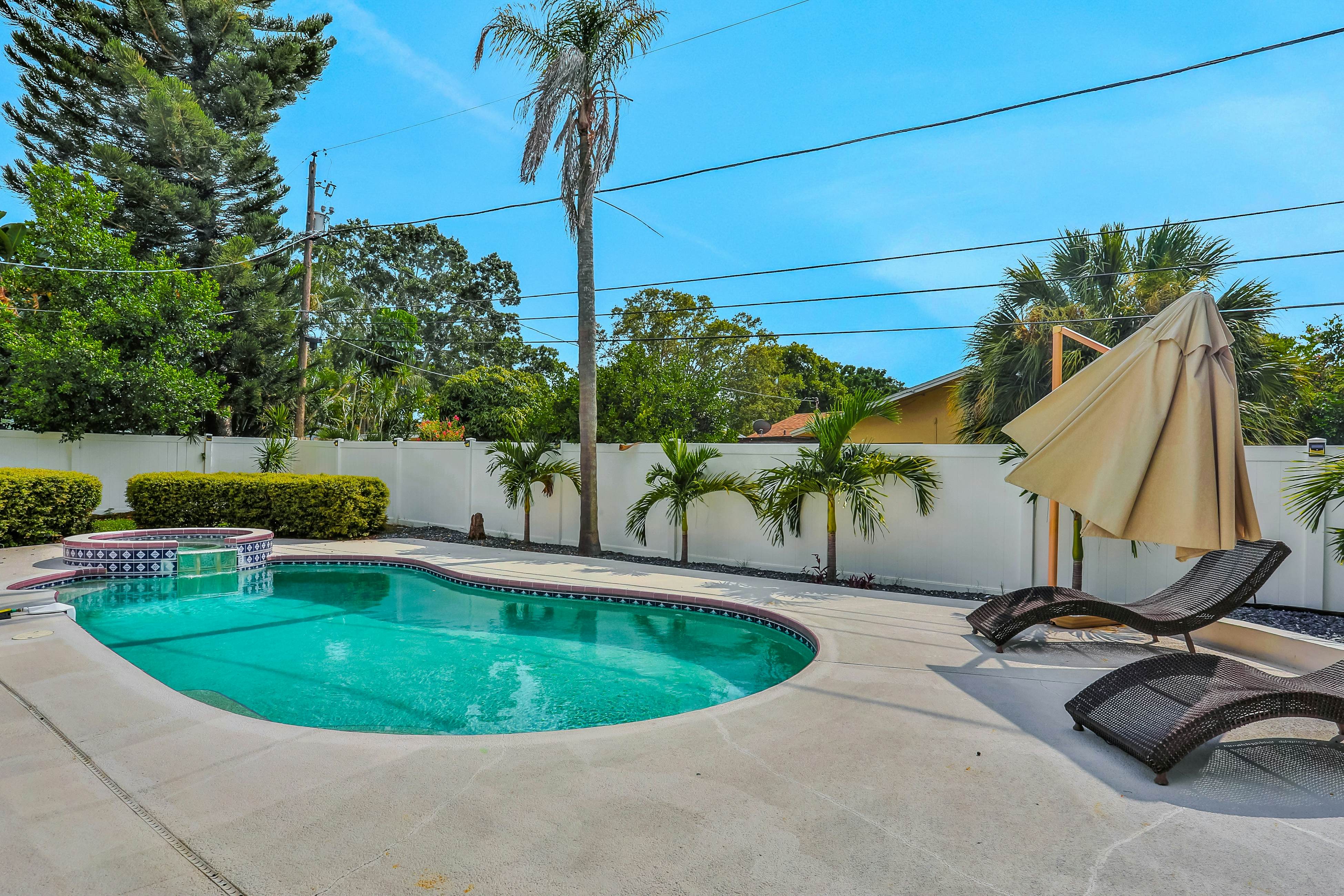 Large heated pool home with backyard oasis, dog friendly, AC and Wifi