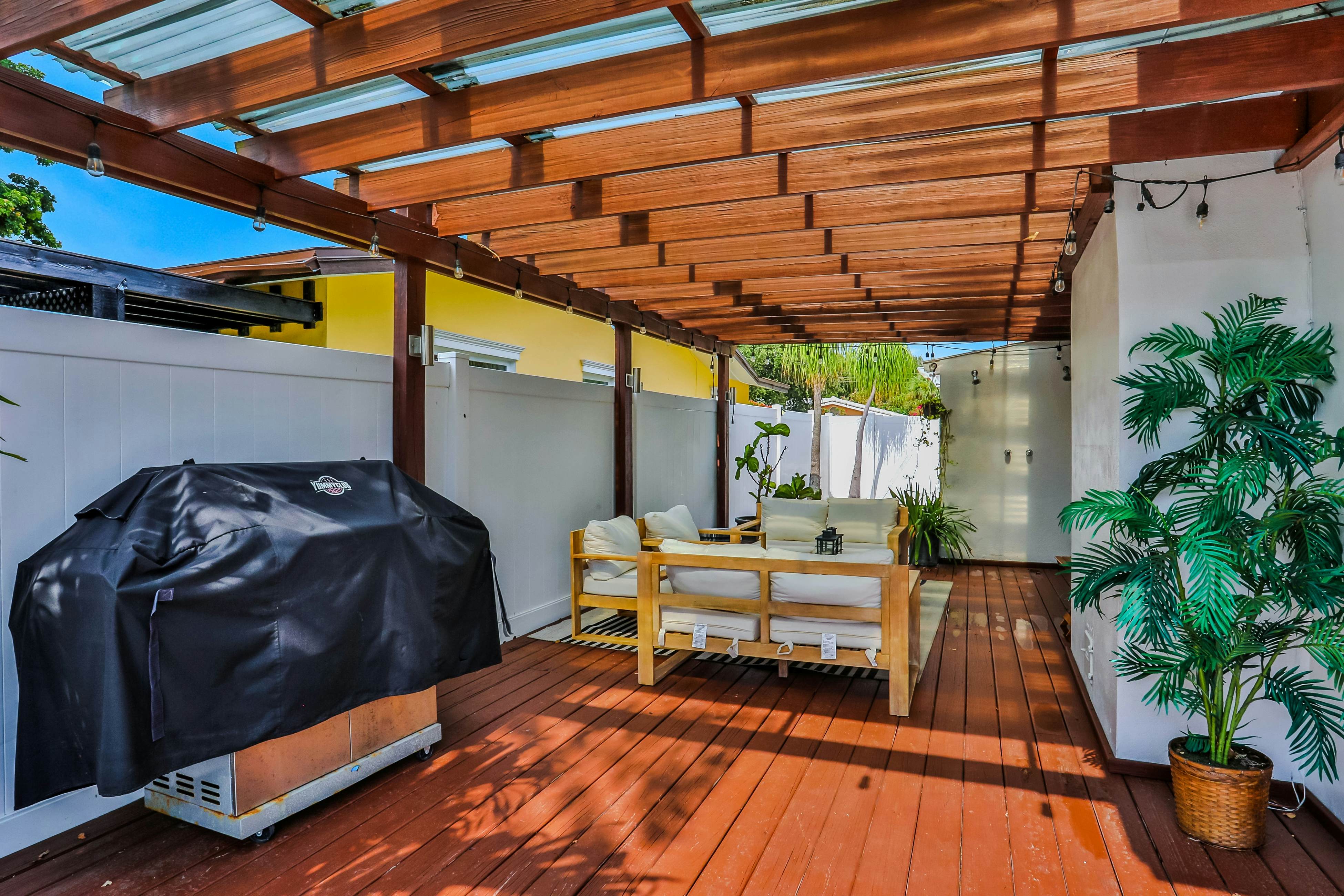 Large heated pool home with backyard oasis, dog friendly, AC and Wifi